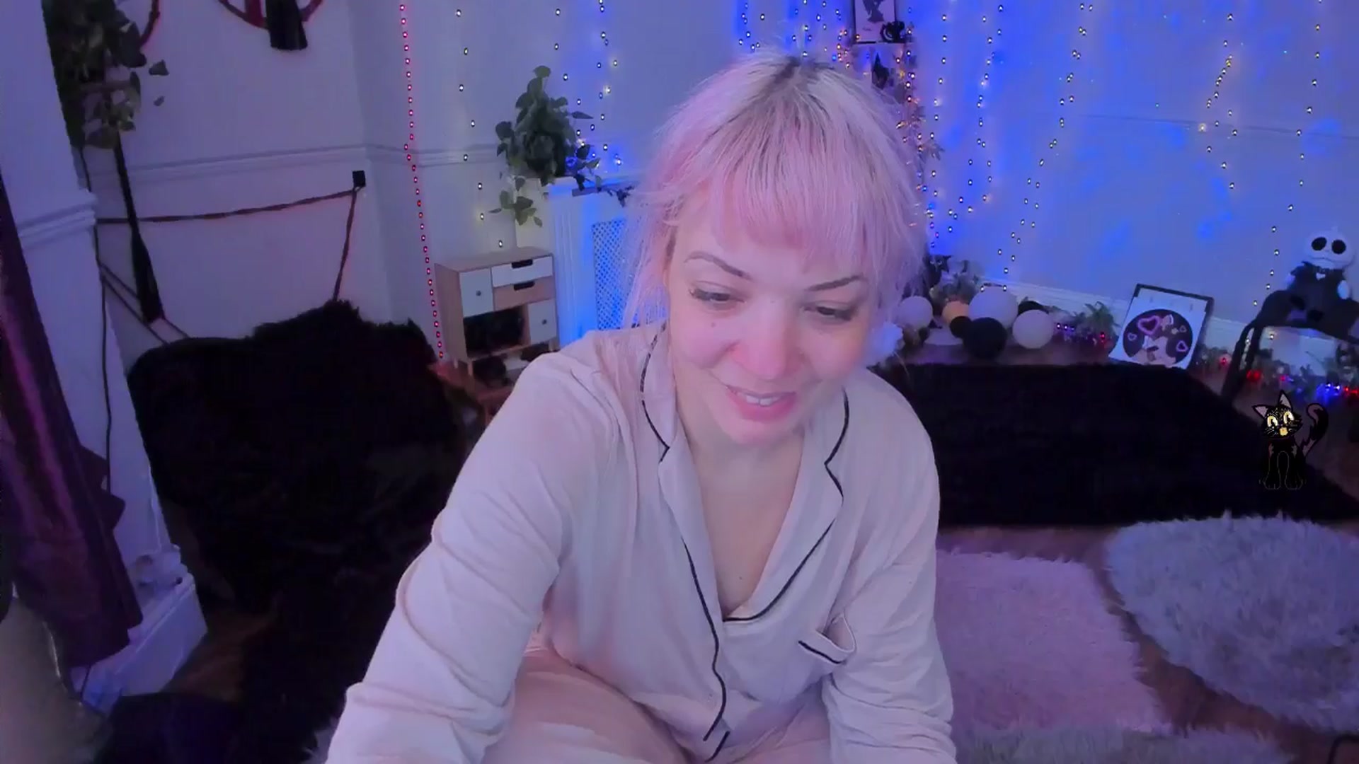 Gallery image thumbnail from LunaWolfie's myfreecams stream on, 09/27/2025, 13:25 image 15 of 20