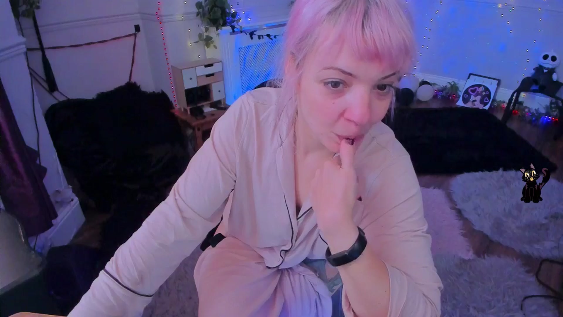 Gallery image thumbnail from LunaWolfie's myfreecams stream on, 09/27/2025, 13:25 image 10 of 20