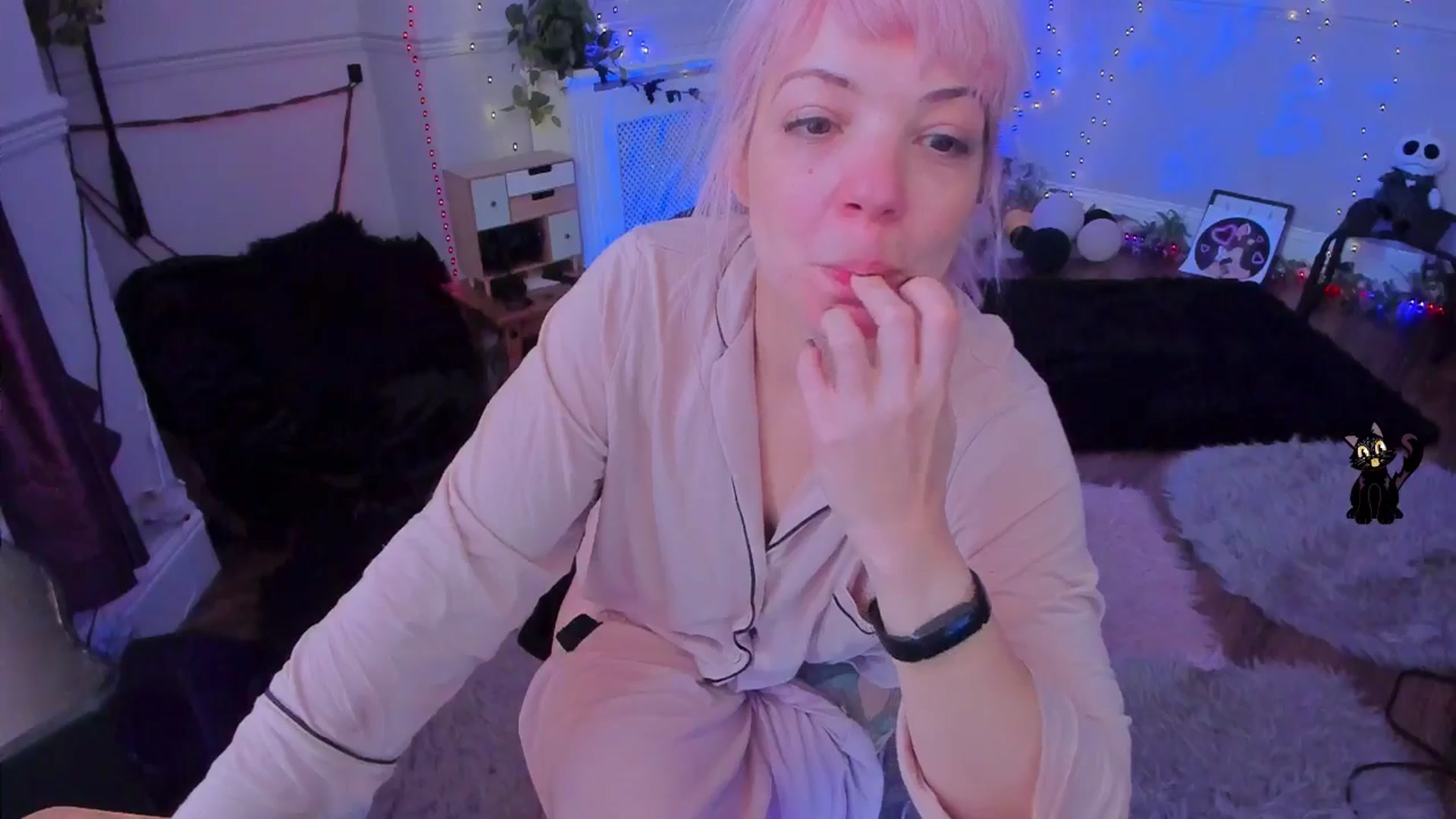 Gallery image thumbnail from LunaWolfie's myfreecams stream on, 09/27/2025, 13:25 image 9 of 20