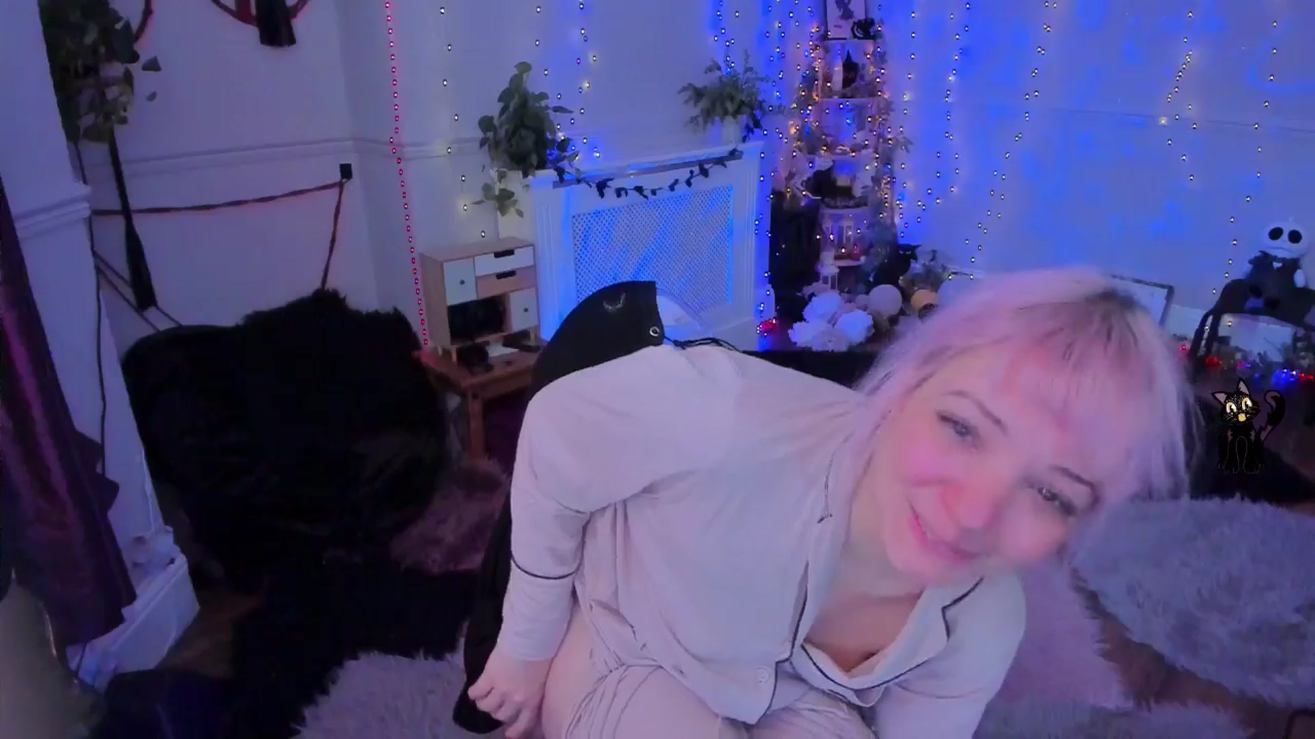 Gallery image thumbnail from LunaWolfie's myfreecams stream on, 09/27/2025, 13:25 image 17 of 20