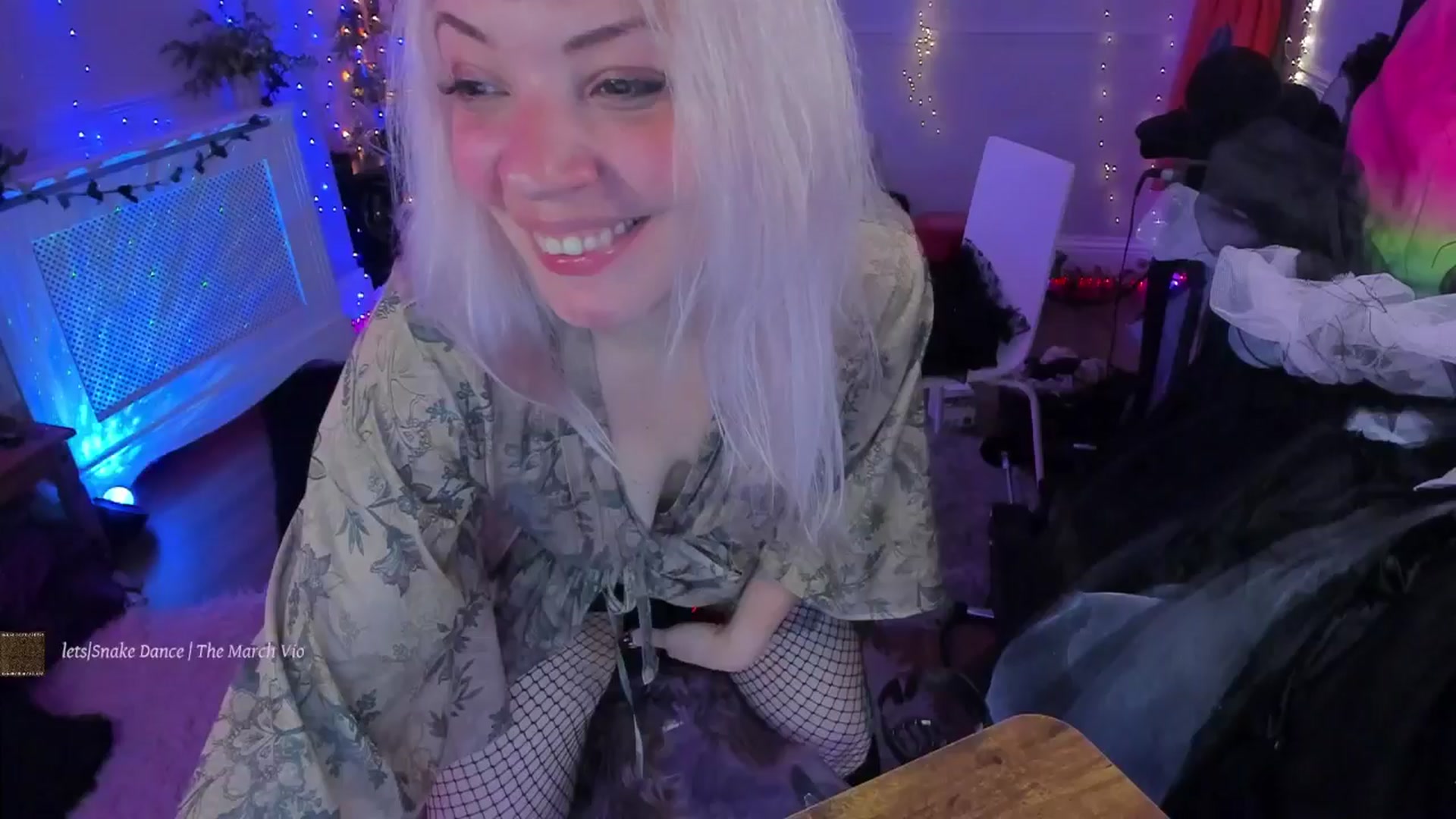 Gallery image thumbnail from LunaWolfie's myfreecams stream on, 09/30/2025, 24:28 image 15 of 20