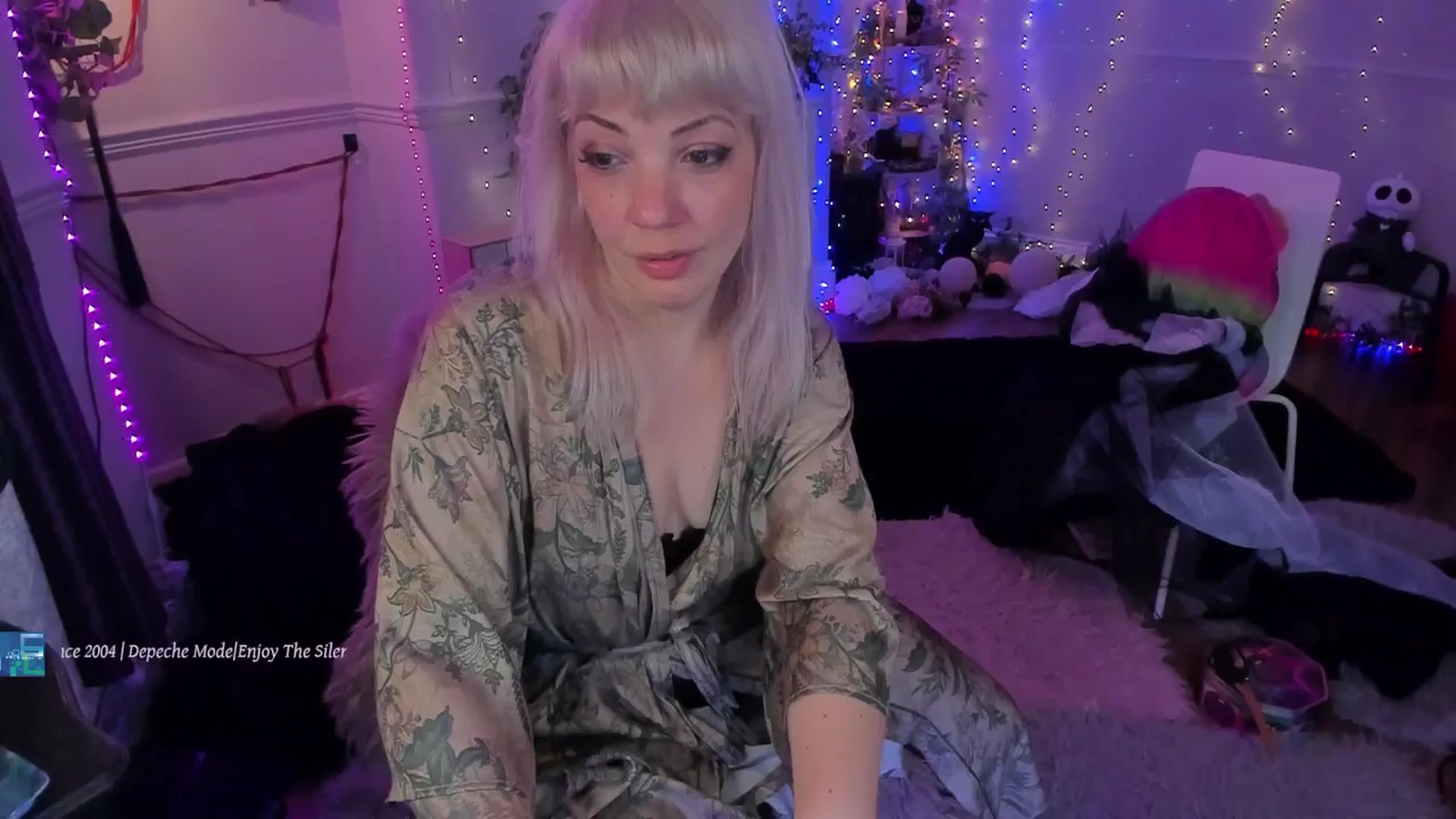 Gallery image thumbnail from LunaWolfie's myfreecams stream on, 09/30/2025, 24:28 image 2 of 20