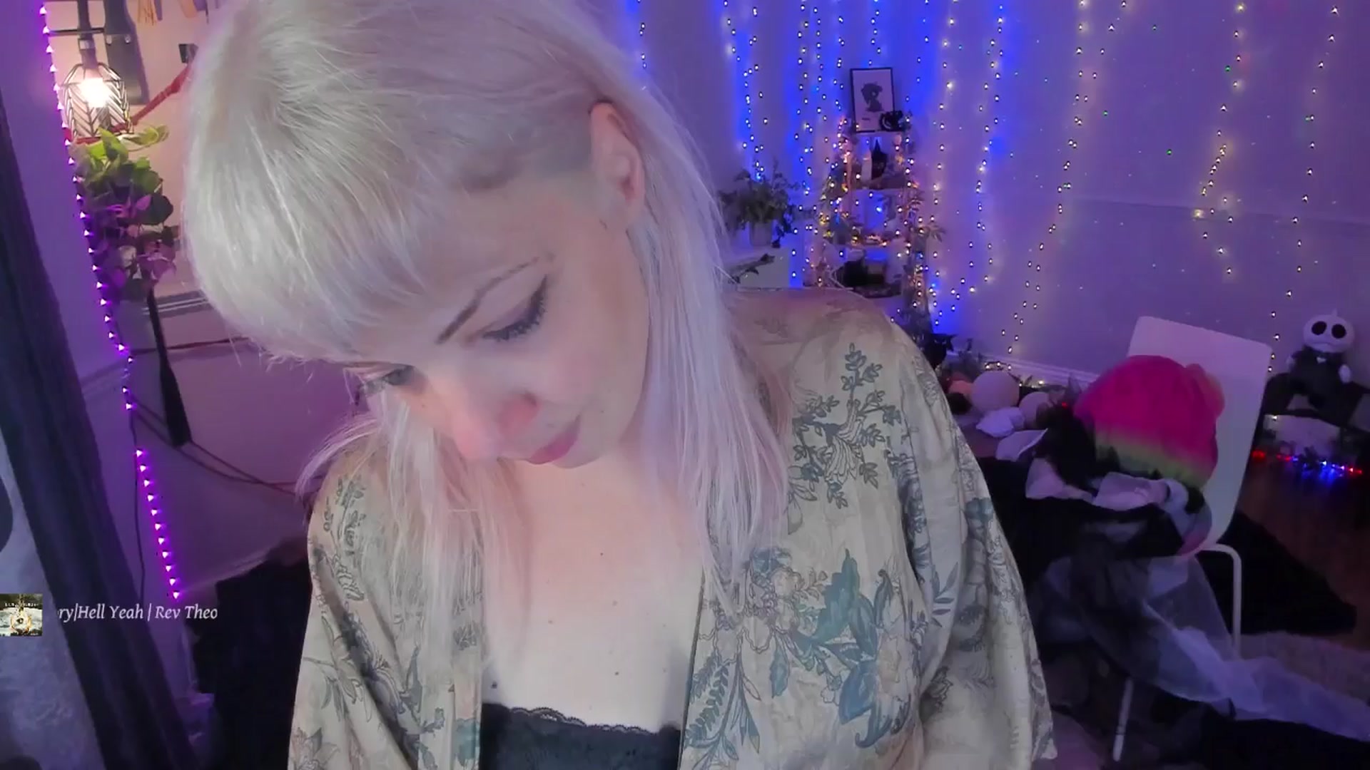 Gallery image thumbnail from LunaWolfie's myfreecams stream on, 09/30/2025, 24:28 image 3 of 20