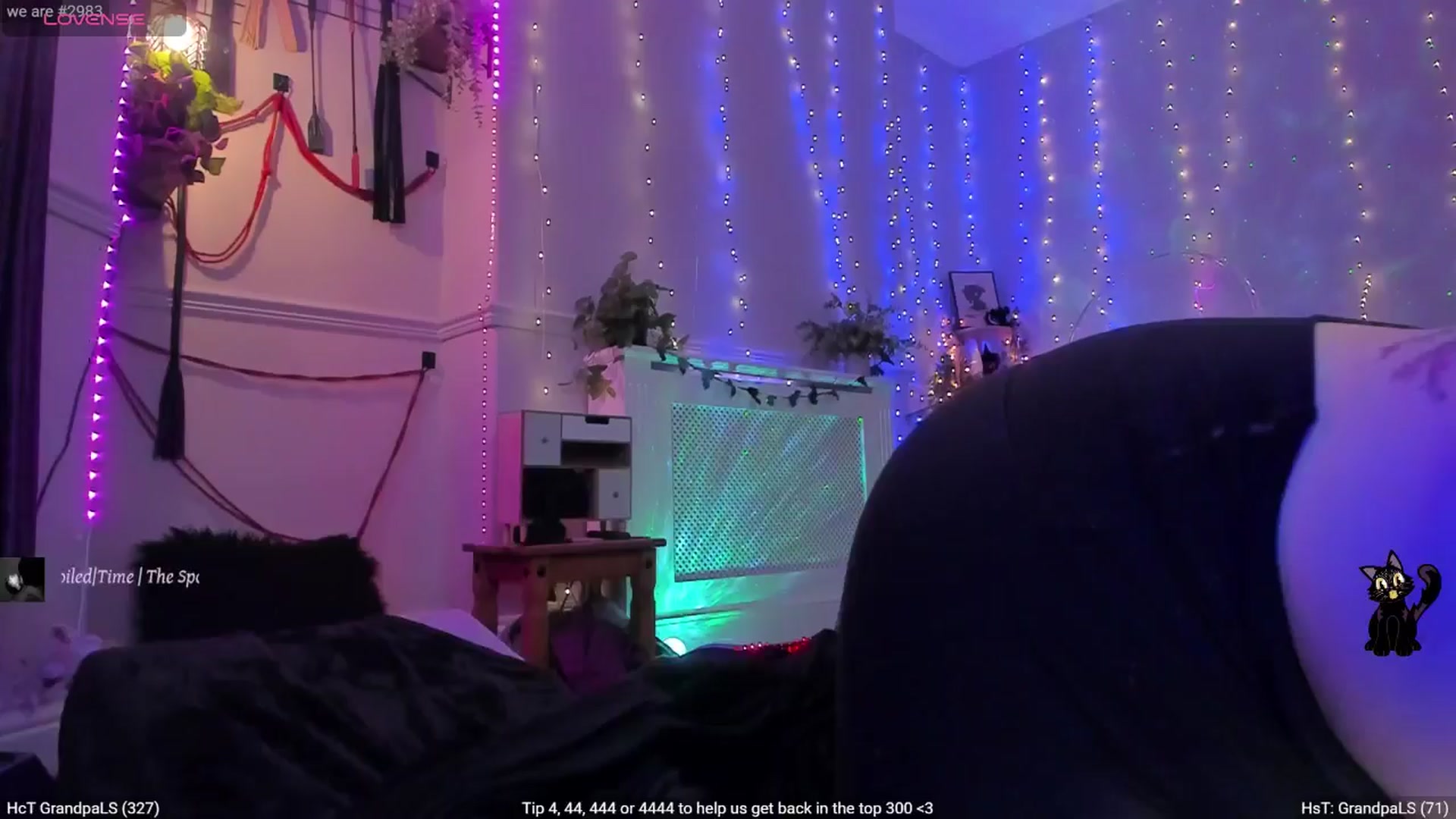 Gallery image thumbnail from LunaWolfie's myfreecams stream on, 10/03/2025, 24:10 image 4 of 20