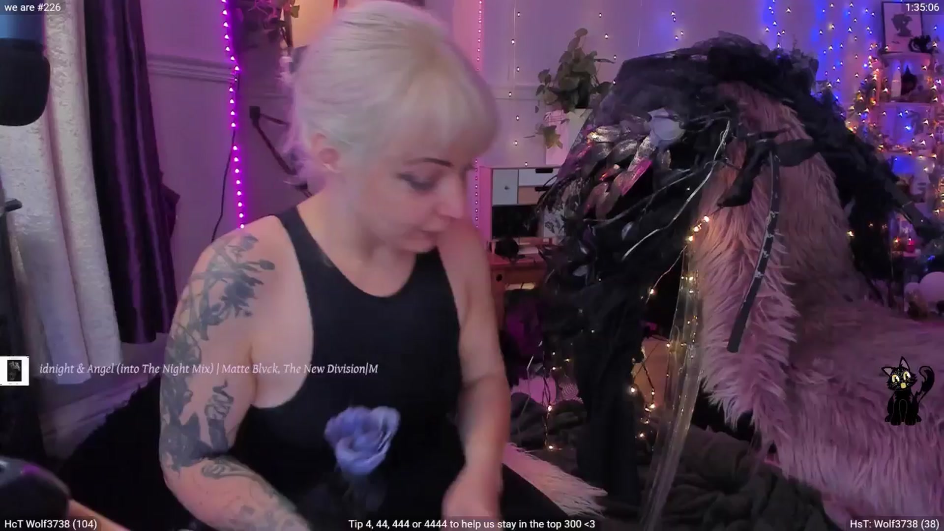 Gallery image thumbnail from LunaWolfie's myfreecams stream on, 10/03/2025, 18:54 image 9 of 20