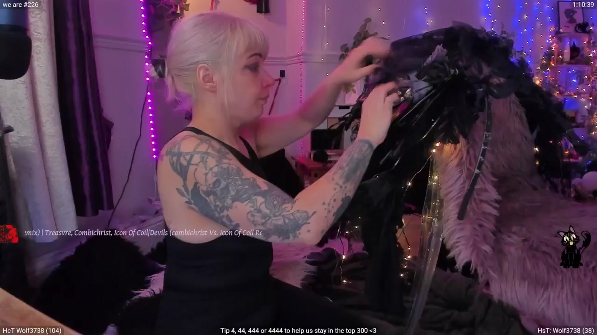 Gallery image thumbnail from LunaWolfie's myfreecams stream on, 10/03/2025, 18:54 image 12 of 20