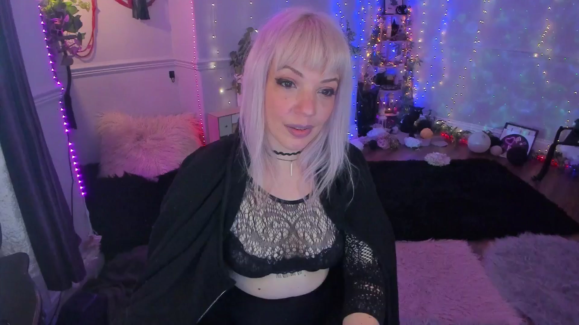 Gallery image thumbnail from LunaWolfie's myfreecams stream on, 10/09/2025, 23:45 image 4 of 20