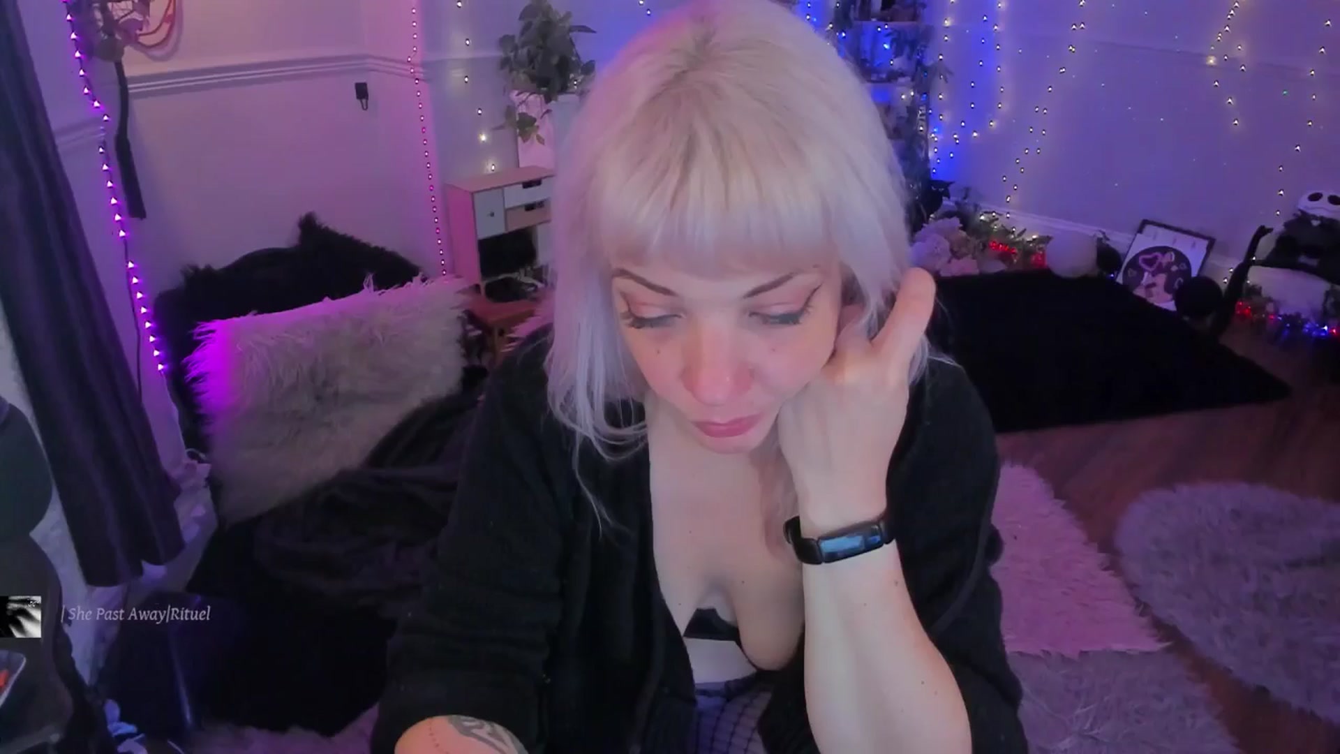 Gallery image thumbnail from LunaWolfie's myfreecams stream on, 10/13/2025, 23:54 image 20 of 20