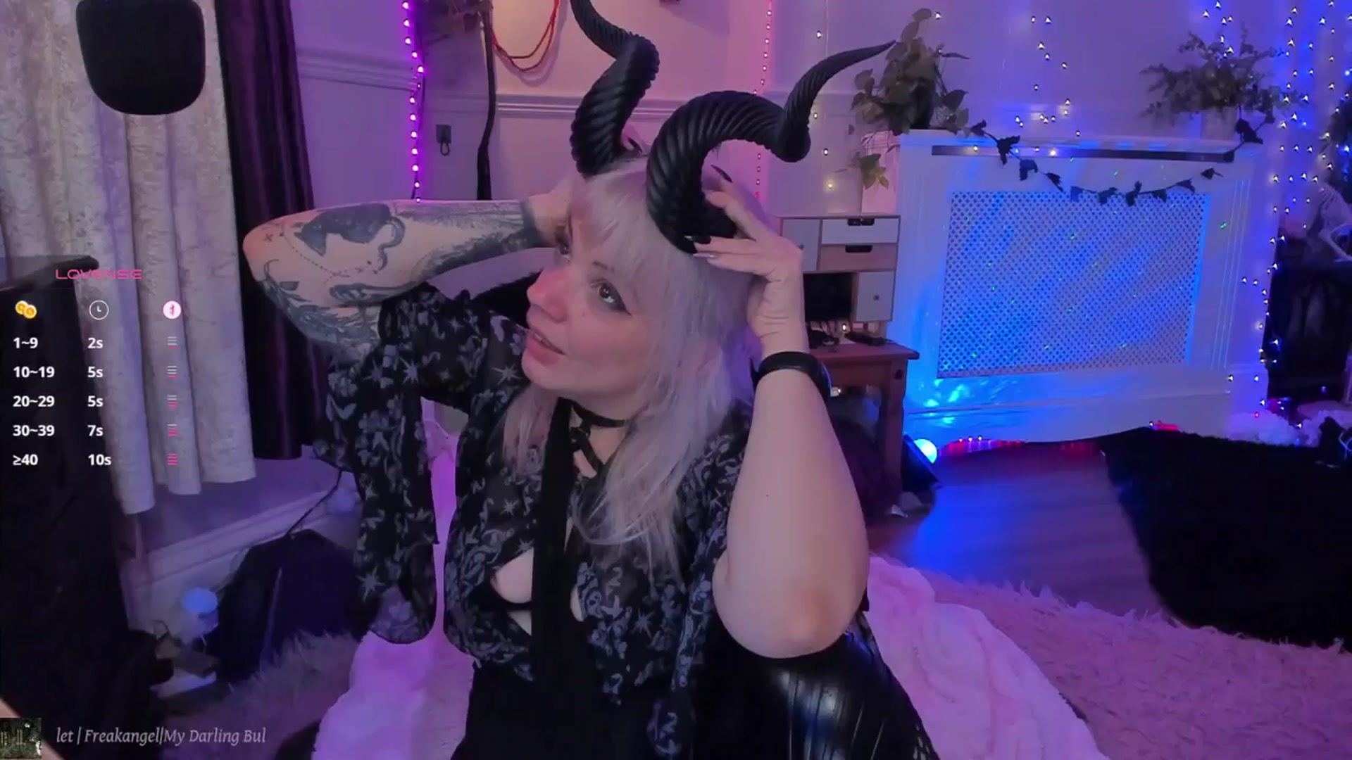 Gallery image thumbnail from LunaWolfie's myfreecams stream on, 10/18/2025, 20:17 image 8 of 20