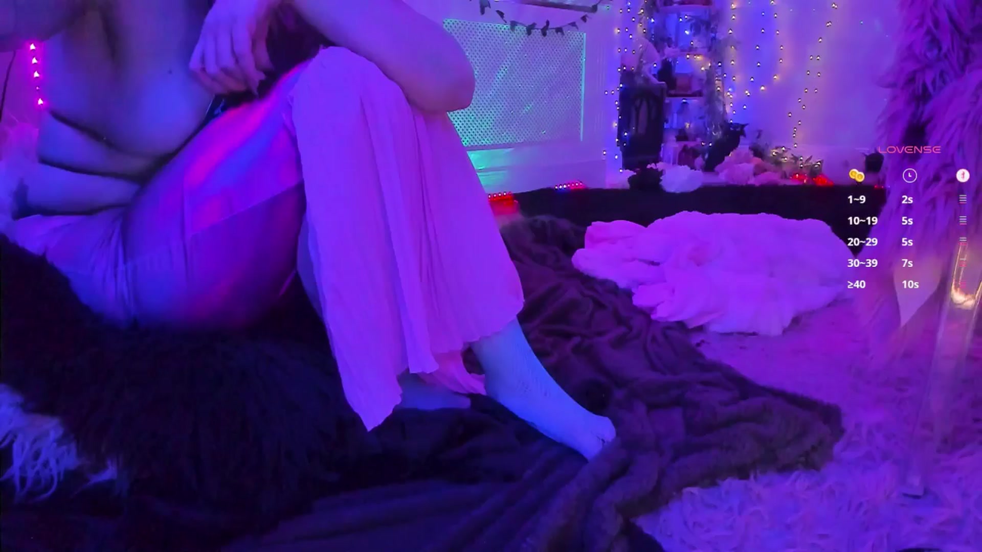 Gallery image thumbnail from LunaWolfie's myfreecams stream on, 10/21/2025, 24:41 image 15 of 20