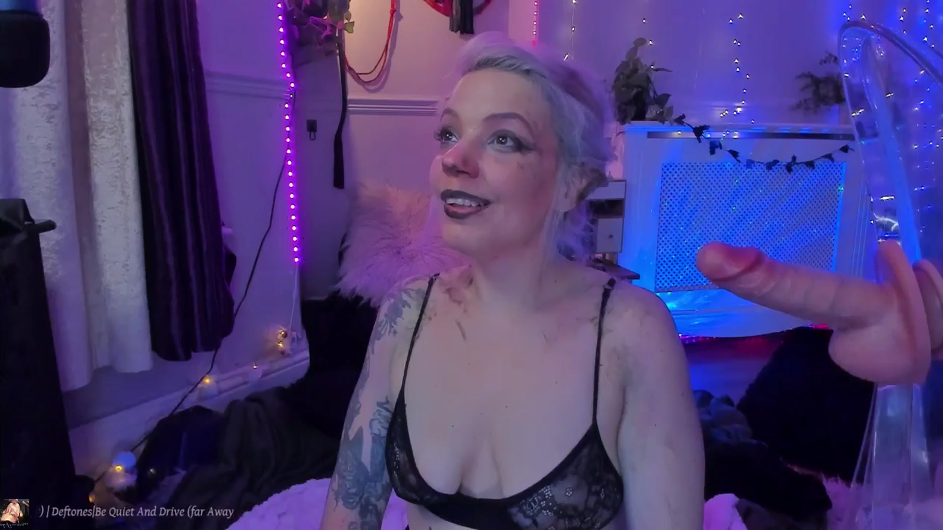 Gallery image thumbnail from LunaWolfie's myfreecams stream on, 10/22/2025, 24:53 image 19 of 20