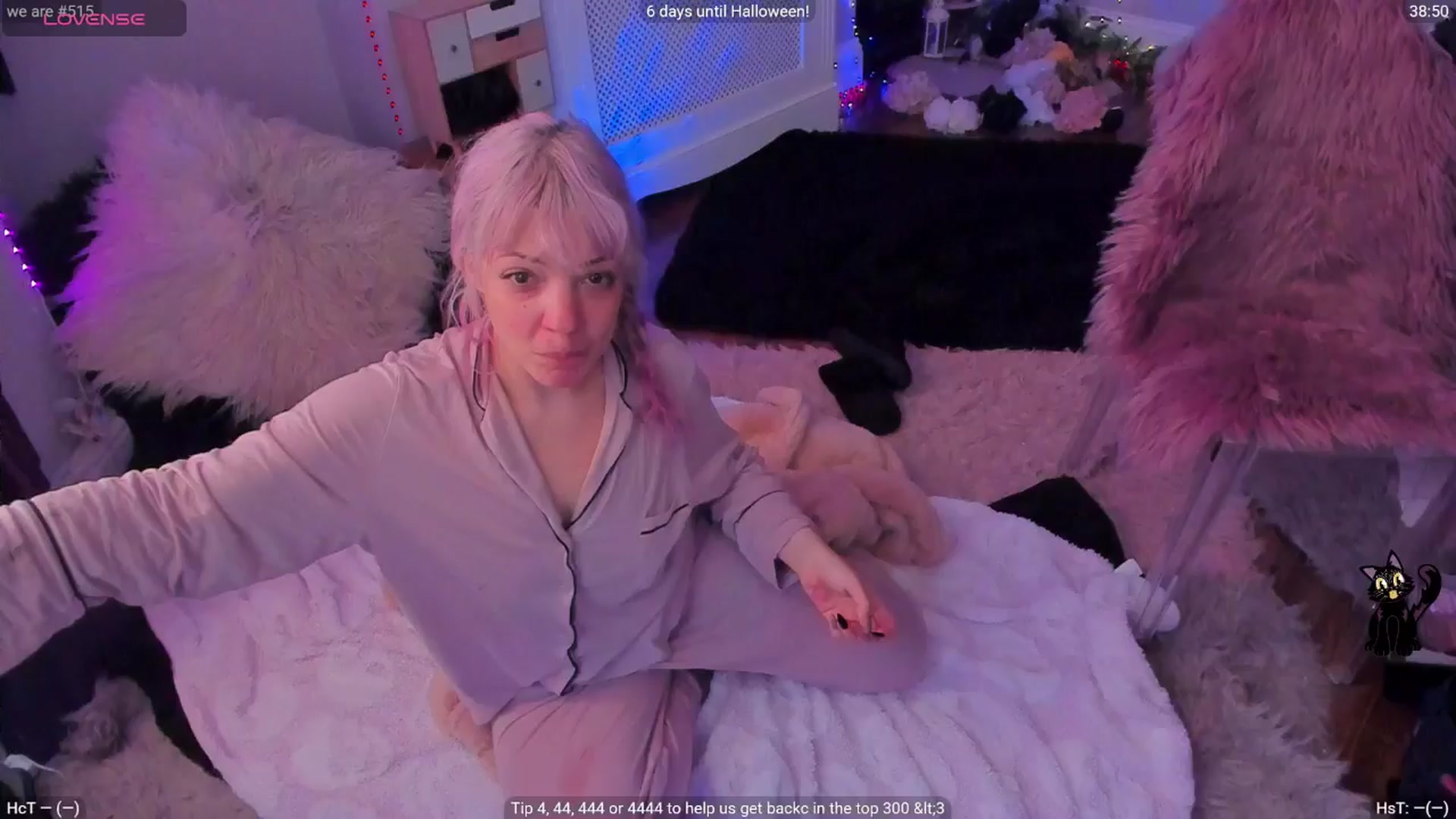 Gallery image thumbnail from LunaWolfie's myfreecams stream on, 10/25/2025, 14:30 image 8 of 20