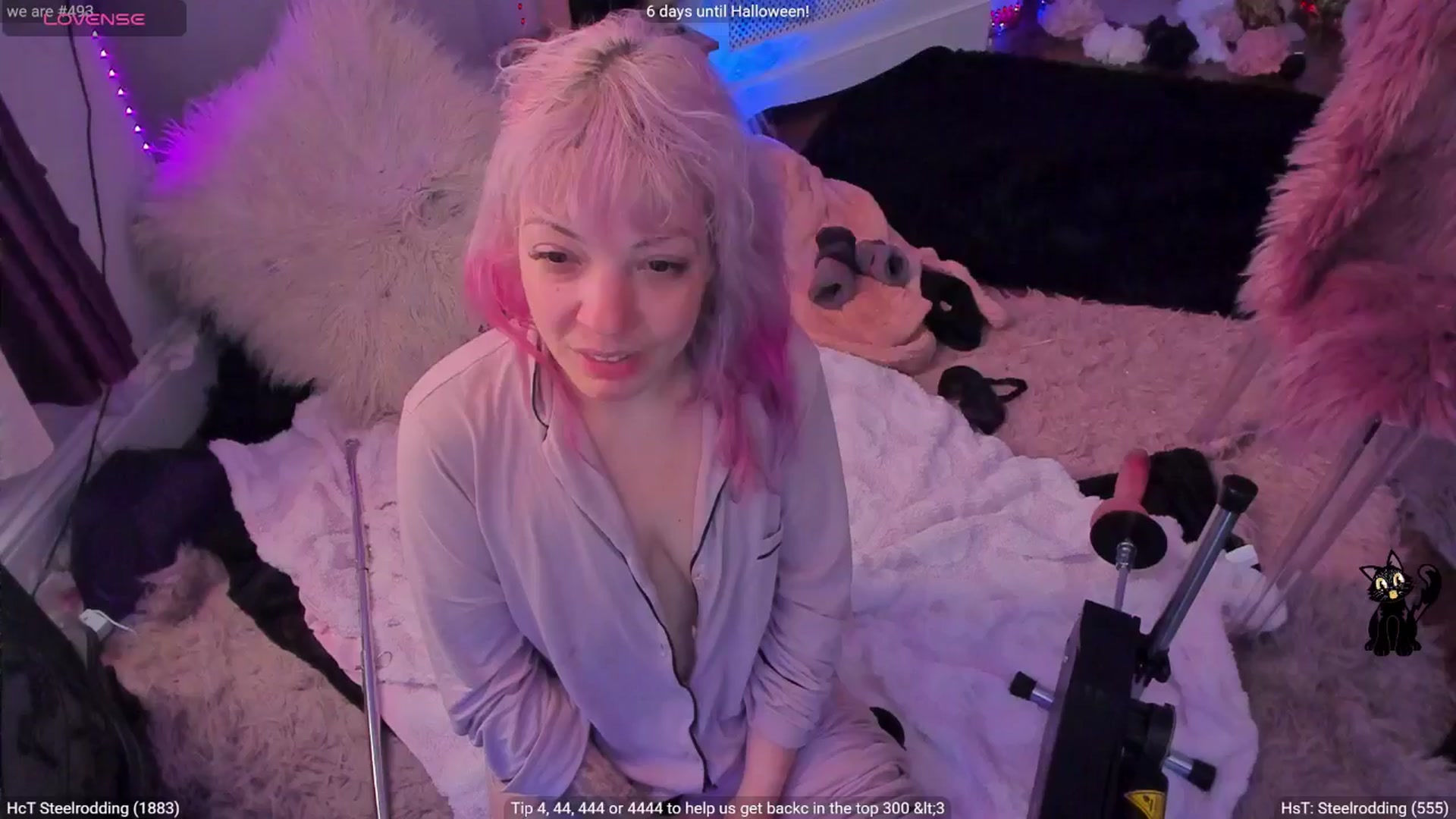 Gallery image thumbnail from LunaWolfie's myfreecams stream on, 10/25/2025, 14:30 image 19 of 20