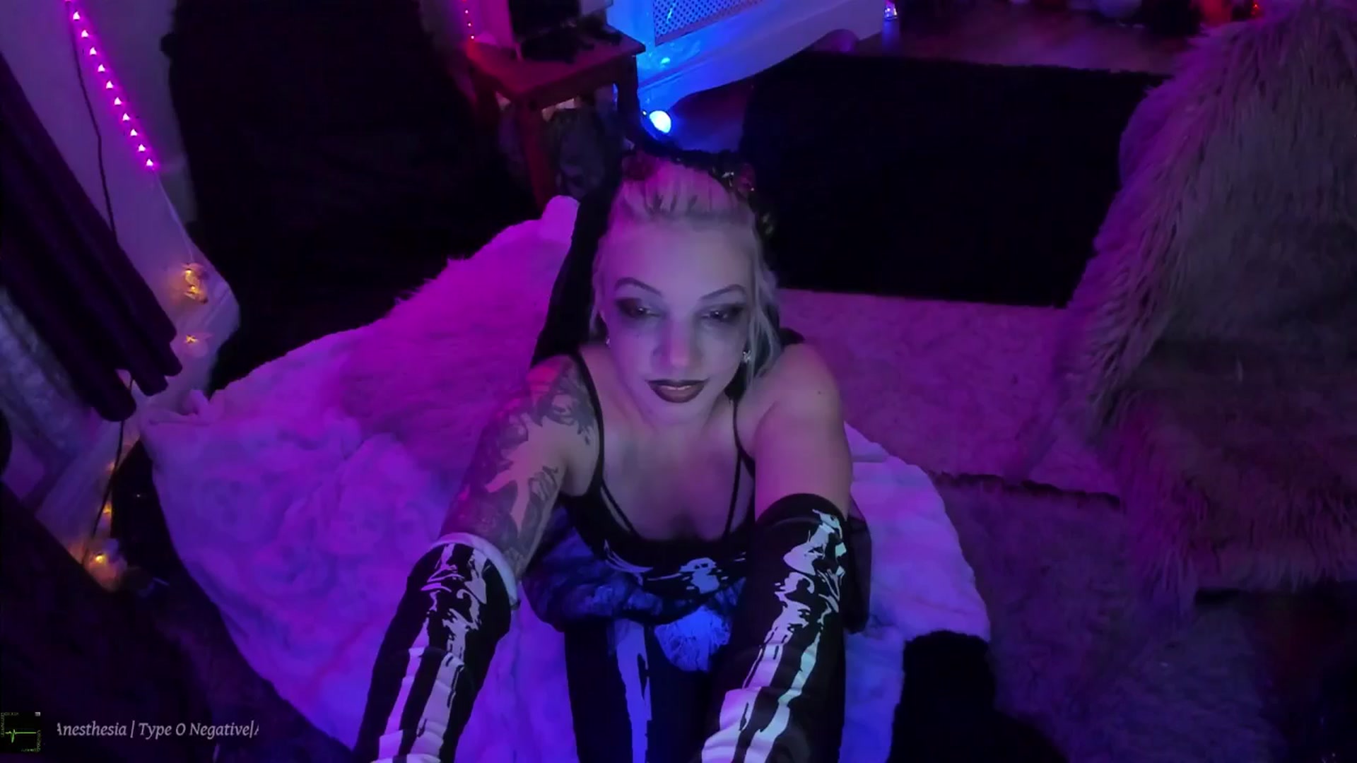 Gallery image thumbnail from LunaWolfie's myfreecams stream on, 10/27/2025, 22:18 image 1 of 20