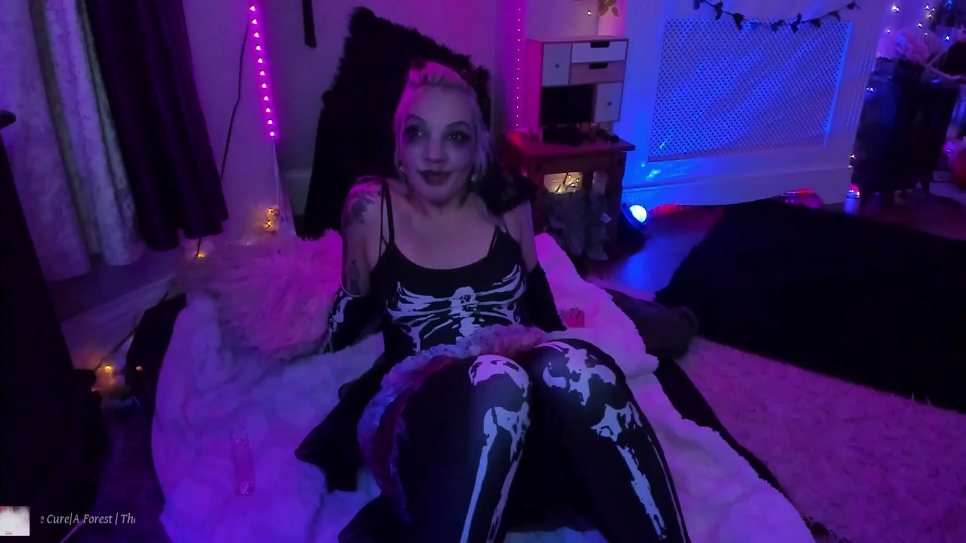 Gallery image thumbnail from LunaWolfie's myfreecams stream on, 10/27/2025, 22:18 image 12 of 20