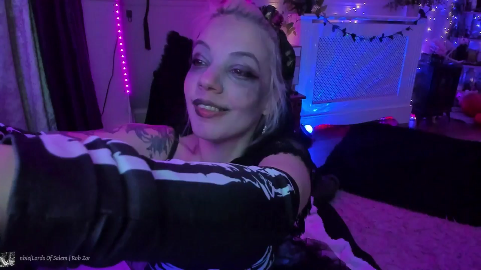 Gallery image thumbnail from LunaWolfie's myfreecams stream on, 10/27/2025, 22:18 image 10 of 20
