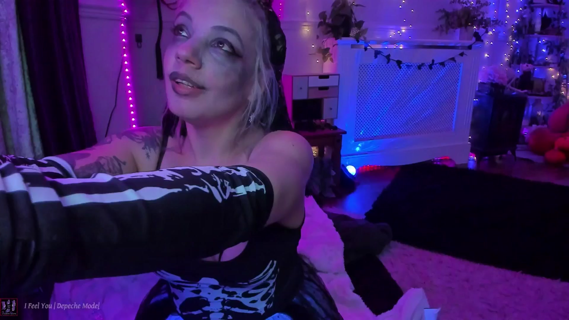 Gallery image thumbnail from LunaWolfie's myfreecams stream on, 10/27/2025, 22:18 image 16 of 20
