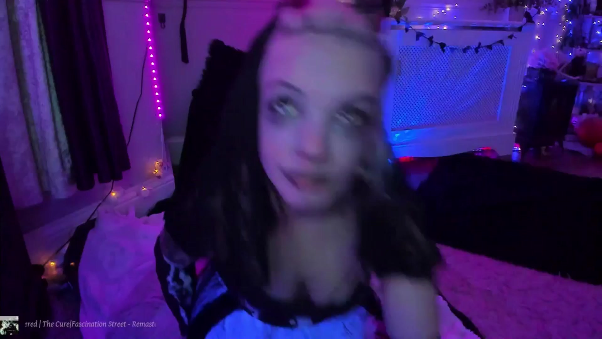 Gallery image thumbnail from LunaWolfie's myfreecams stream on, 10/27/2025, 22:18 image 11 of 20