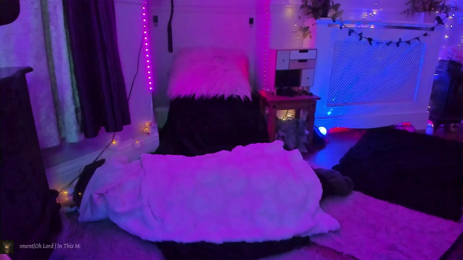 Gallery image thumbnail from LunaWolfie's myfreecams stream on, 10/28/2025, 24:02 image 4 of 20