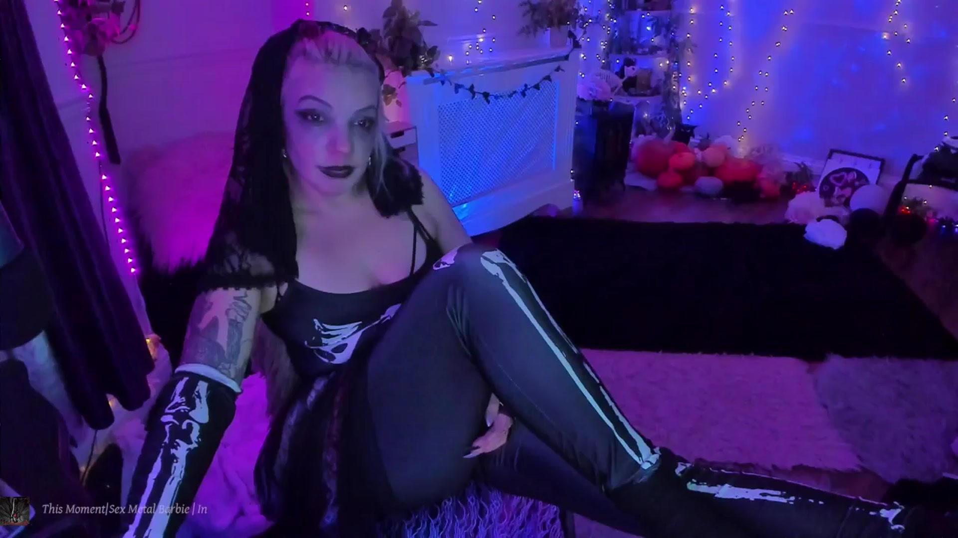 Gallery image thumbnail from LunaWolfie's myfreecams stream on, 10/28/2025, 24:02 image 9 of 20