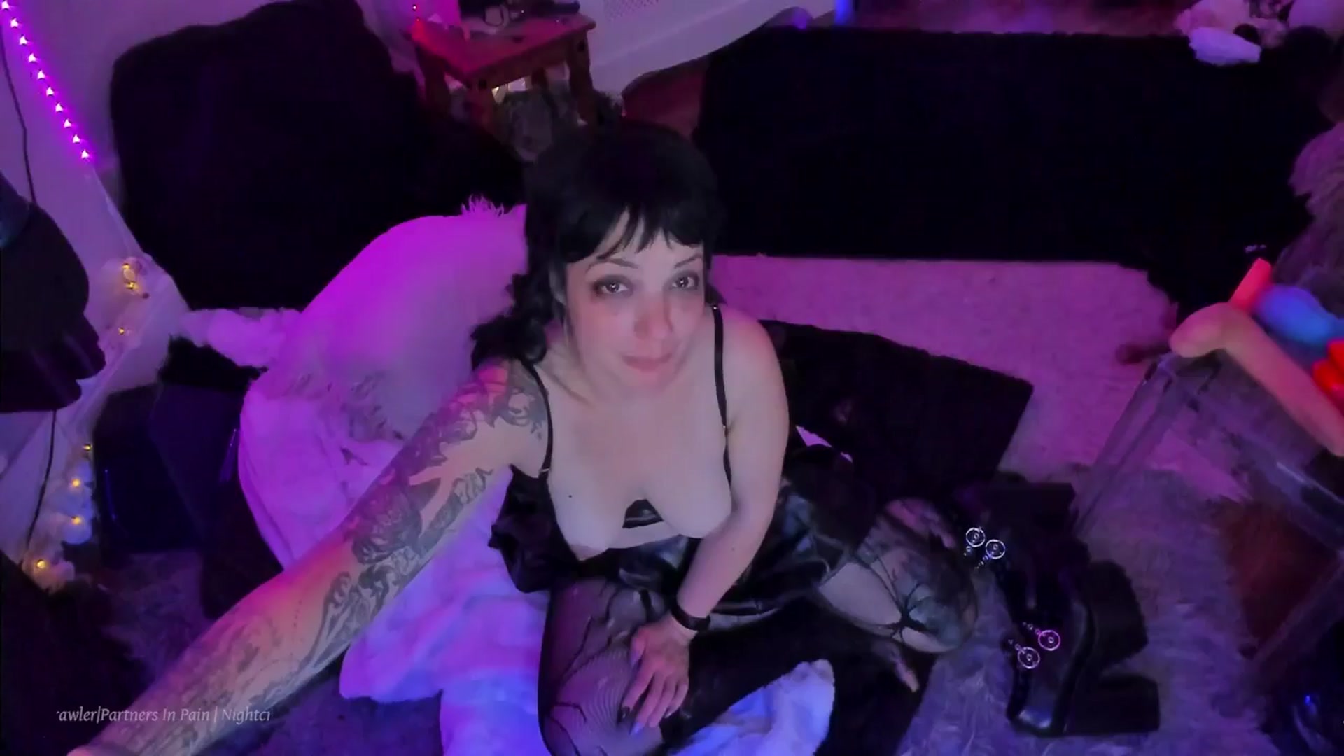 Gallery image thumbnail from LunaWolfie's myfreecams stream on, 10/29/2025, 01:05 image 18 of 20