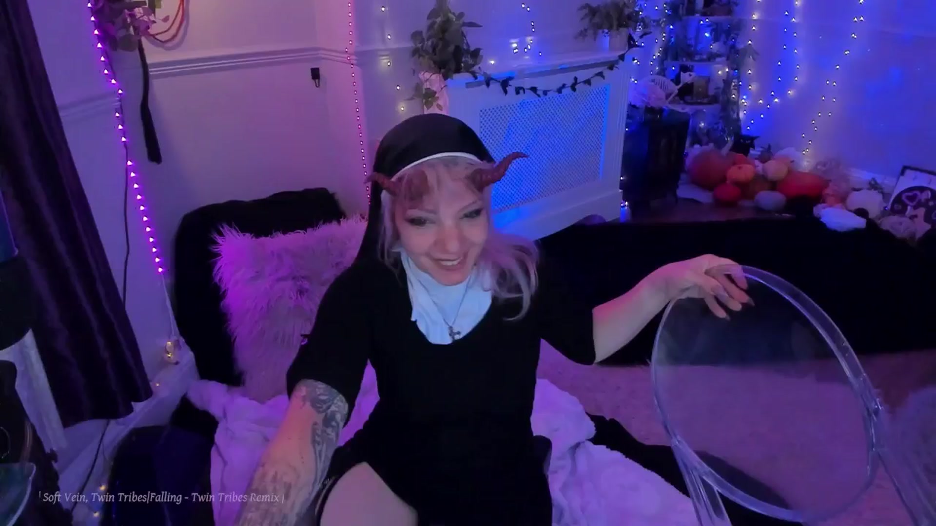 Gallery image thumbnail from LunaWolfie's myfreecams stream on, 10/31/2025, 24:04 image 2 of 20