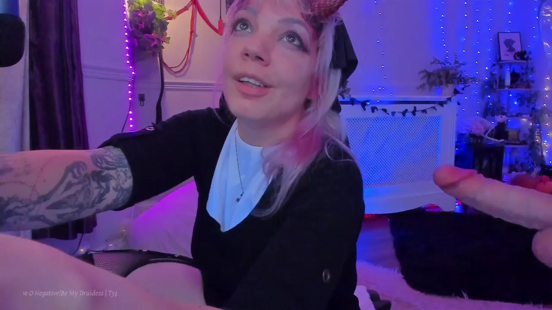 Gallery image thumbnail from LunaWolfie's myfreecams stream on, 10/31/2025, 24:04 image 12 of 20