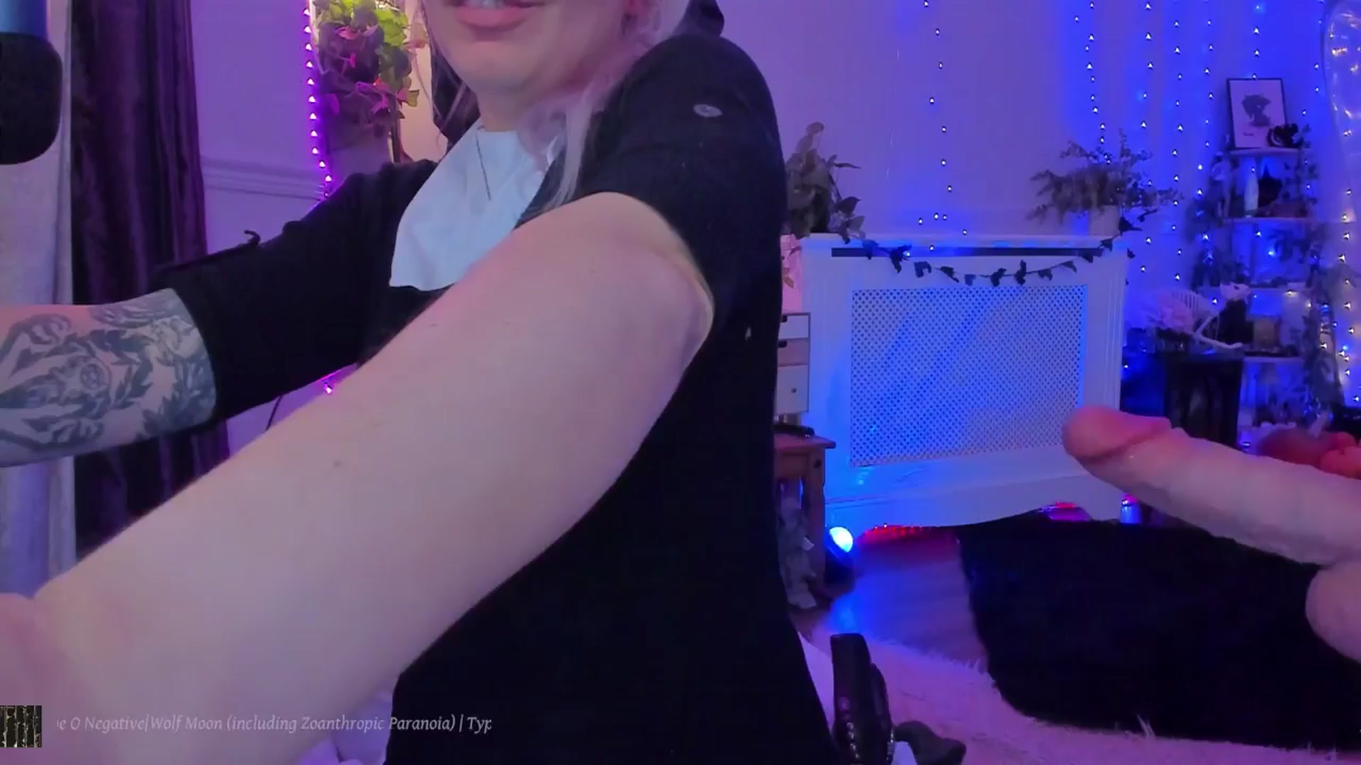 Gallery image thumbnail from LunaWolfie's myfreecams stream on, 10/31/2025, 24:04 image 13 of 20