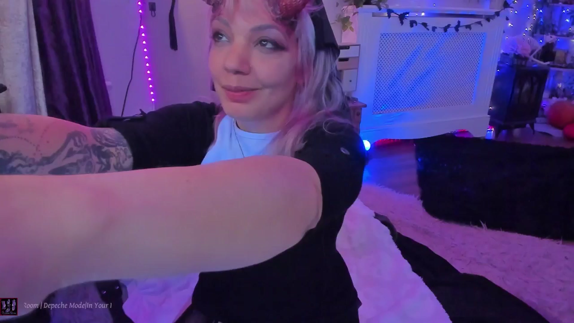 Gallery image thumbnail from LunaWolfie's myfreecams stream on, 10/31/2025, 01:33 image 6 of 20
