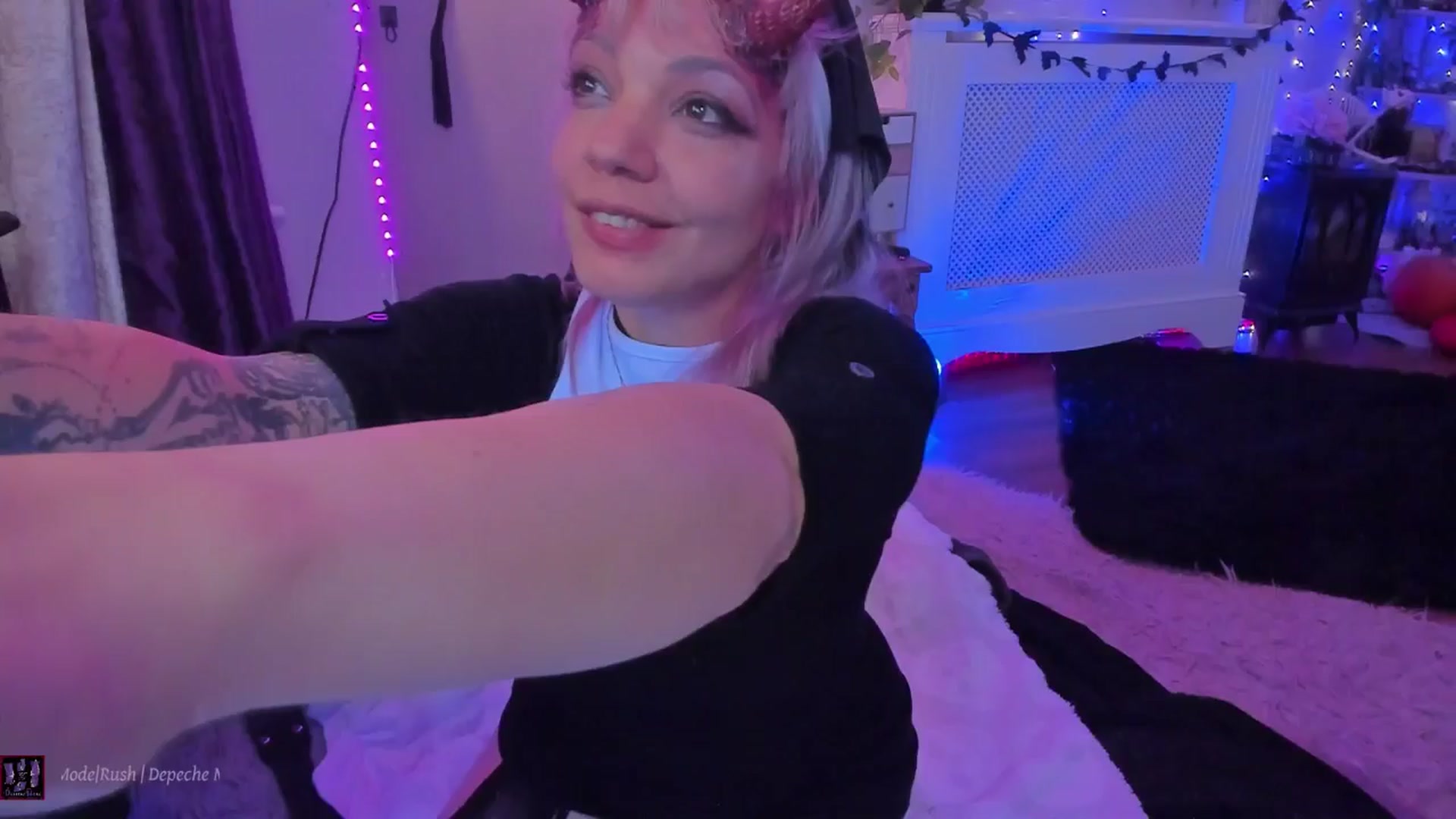 Gallery image thumbnail from LunaWolfie's myfreecams stream on, 10/31/2025, 01:33 image 7 of 20