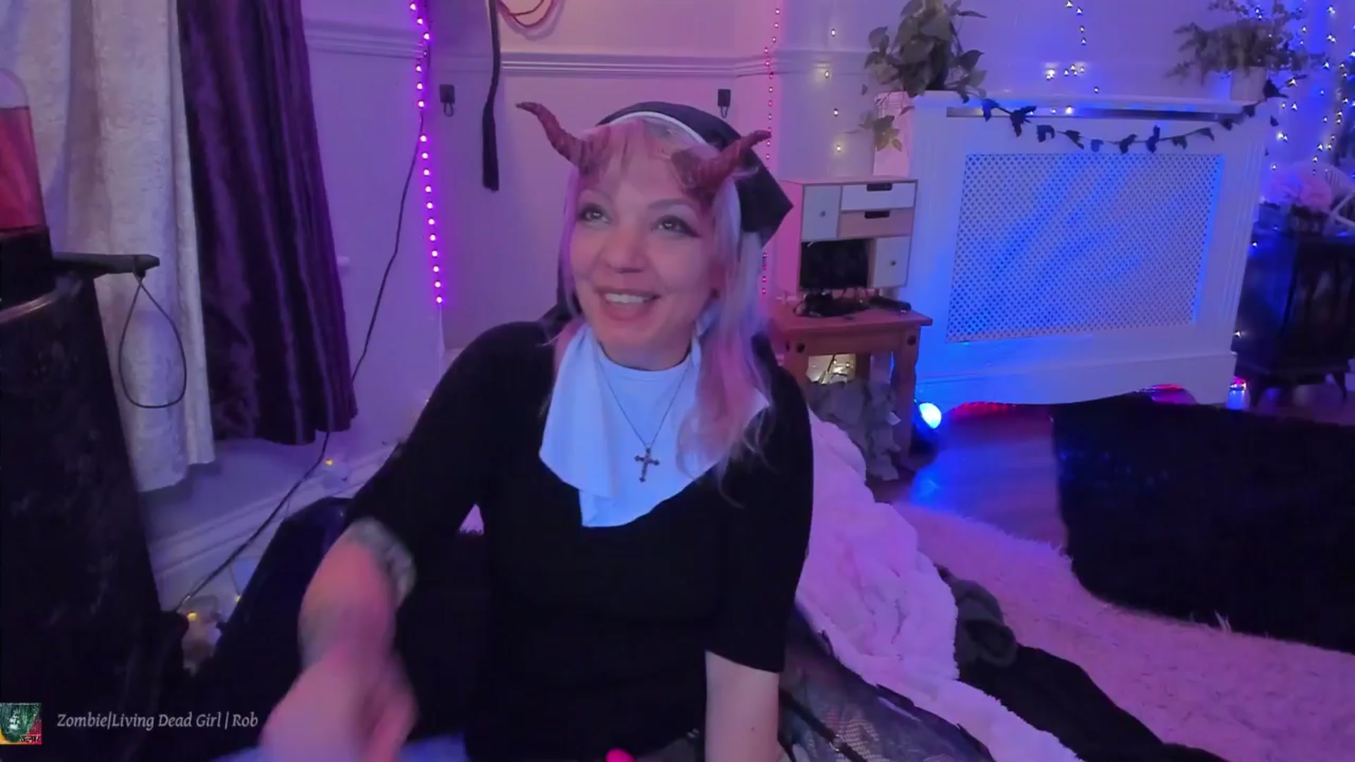 Gallery image thumbnail from LunaWolfie's myfreecams stream on, 10/31/2025, 01:33 image 13 of 20