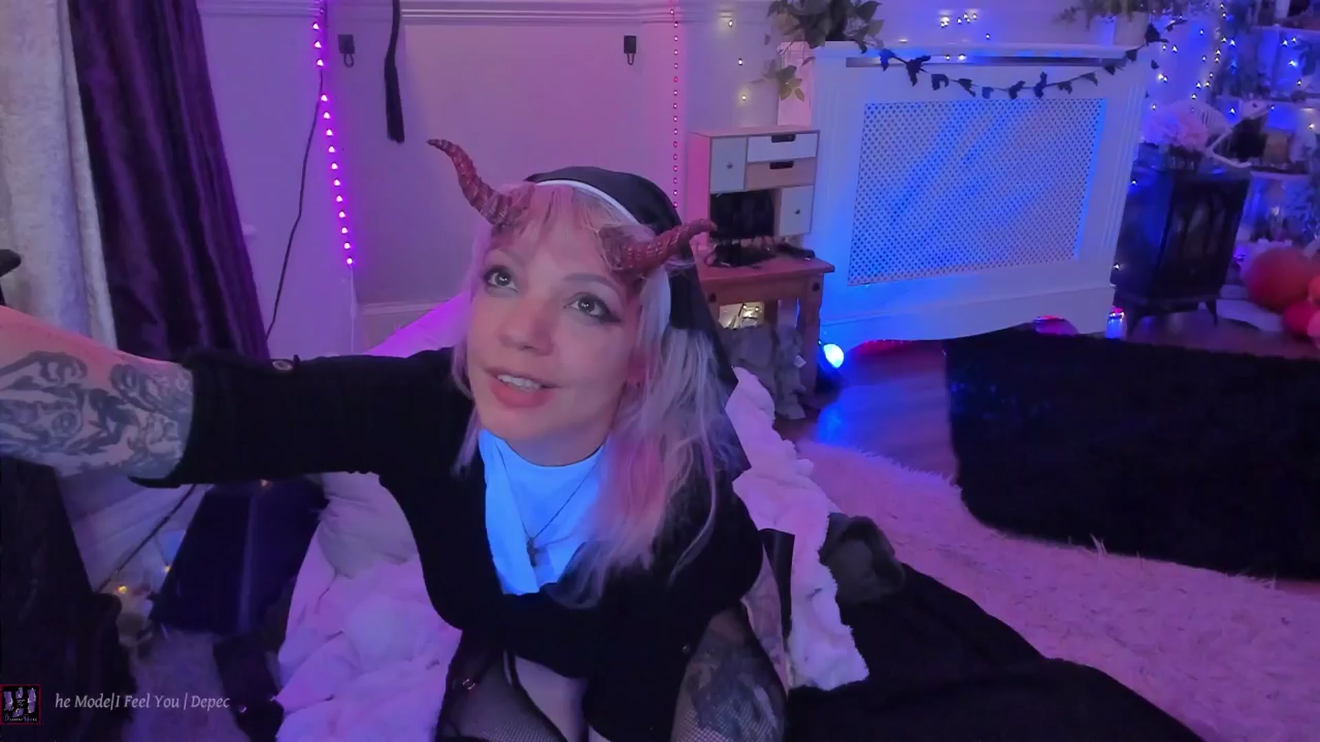 Gallery image thumbnail from LunaWolfie's myfreecams stream on, 10/31/2025, 01:33 image 3 of 20