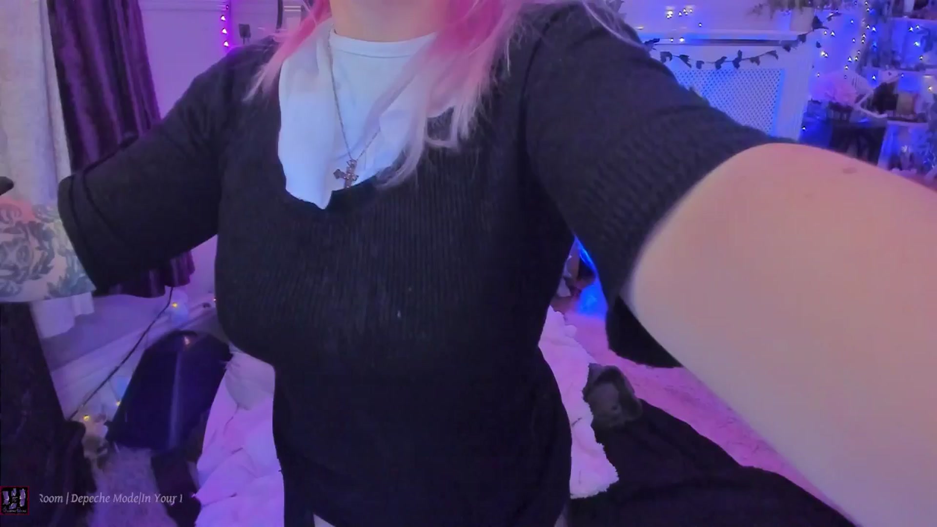 Gallery image thumbnail from LunaWolfie's myfreecams stream on, 10/31/2025, 01:33 image 5 of 20
