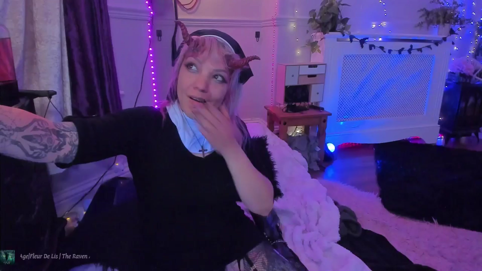 Gallery image thumbnail from LunaWolfie's myfreecams stream on, 10/31/2025, 01:33 image 14 of 20