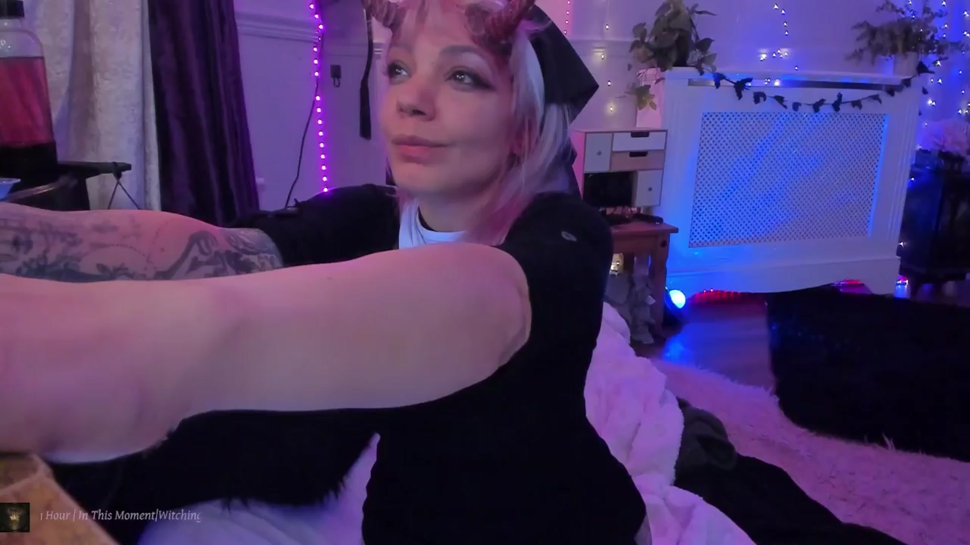 Gallery image thumbnail from LunaWolfie's myfreecams stream on, 10/31/2025, 01:33 image 18 of 20