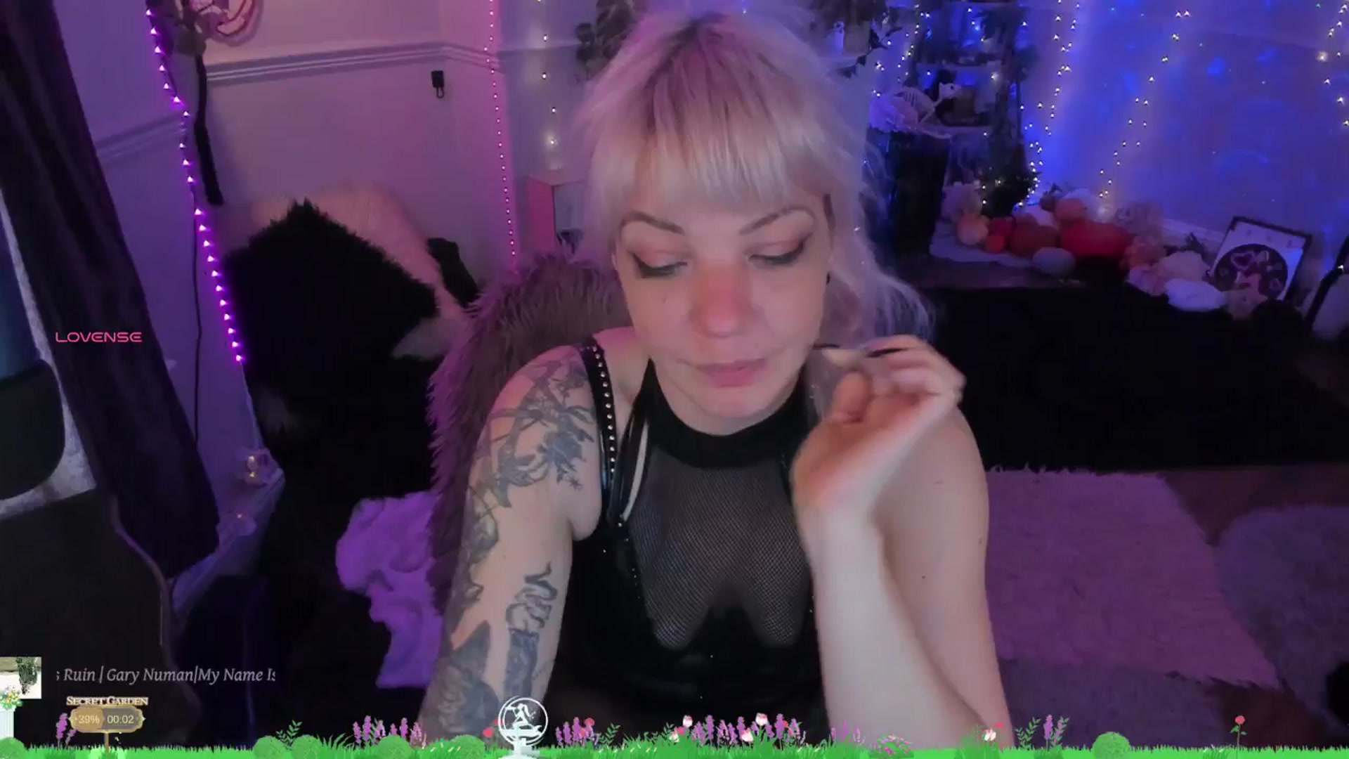 Gallery image thumbnail from LunaWolfie's myfreecams stream on, 11/03/2025, 21:24 image 17 of 20