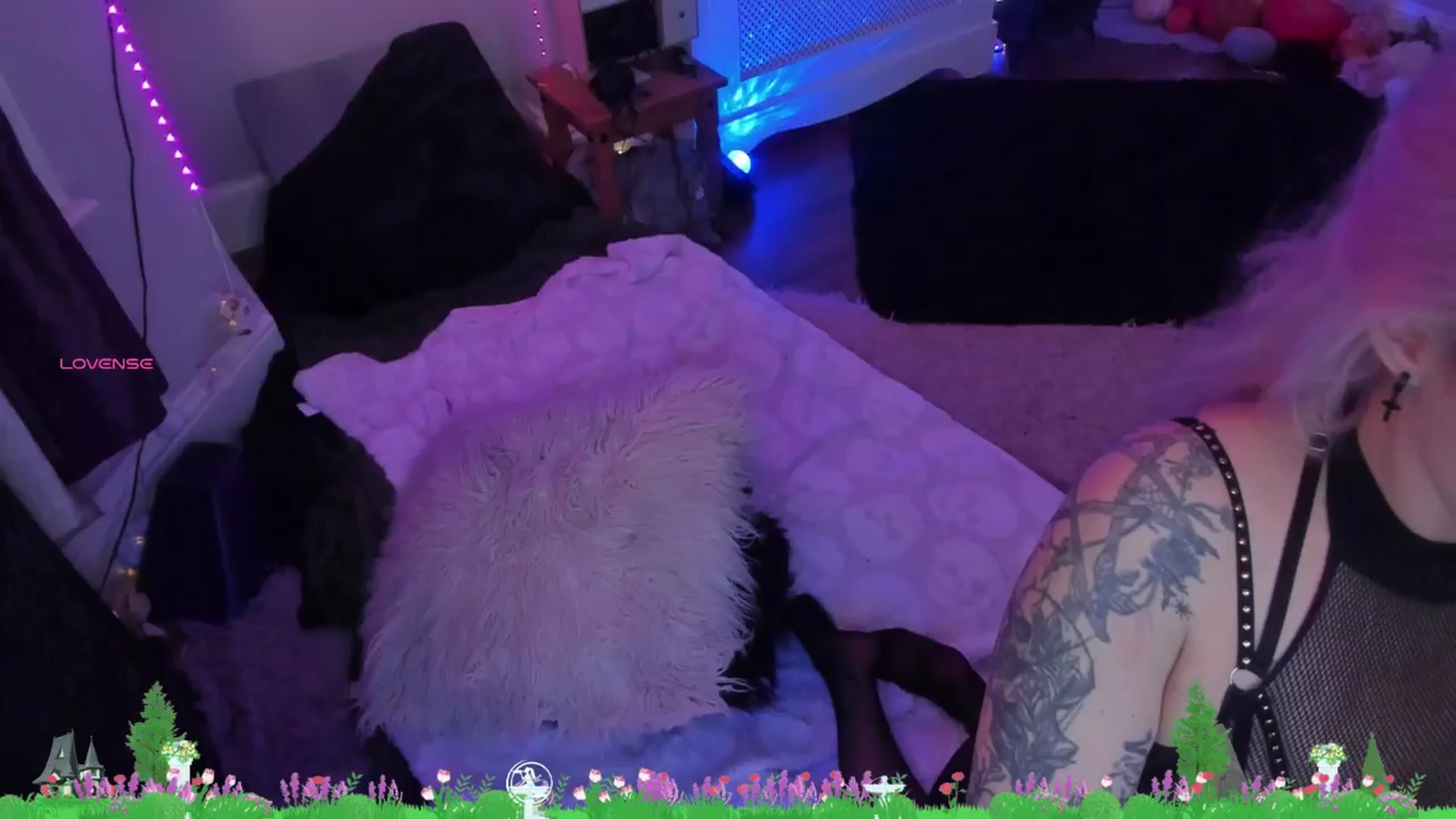 Gallery image thumbnail from LunaWolfie's myfreecams stream on, 11/04/2025, 24:38 image 20 of 20