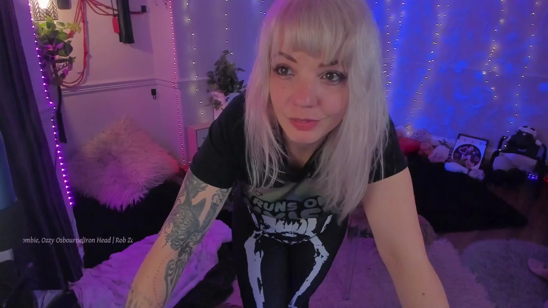 Gallery image thumbnail from LunaWolfie's myfreecams stream on, 11/10/2025, 22:00 image 9 of 20