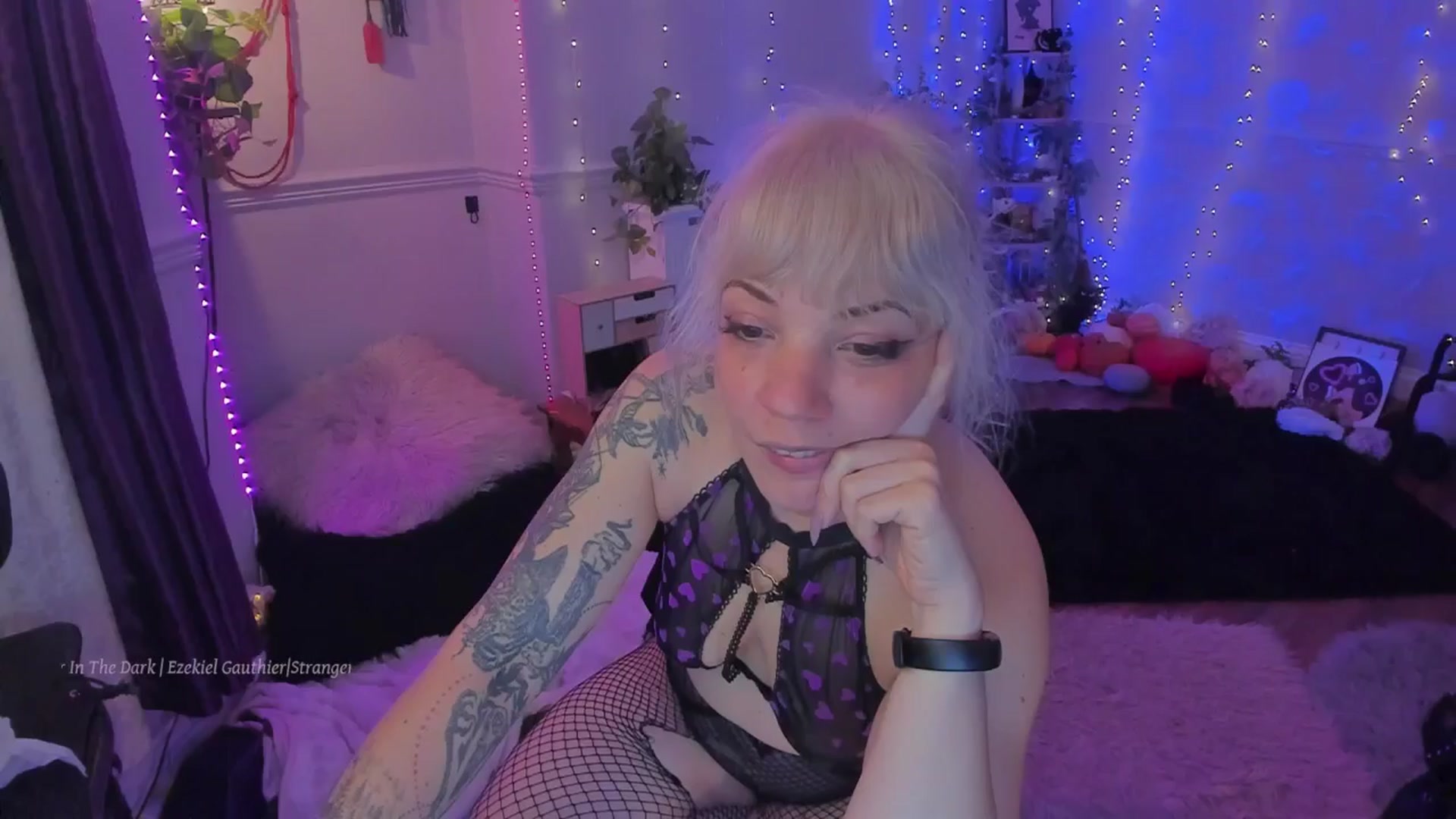 Gallery image thumbnail from LunaWolfie's myfreecams stream on, 11/12/2025, 24:33 image 17 of 20