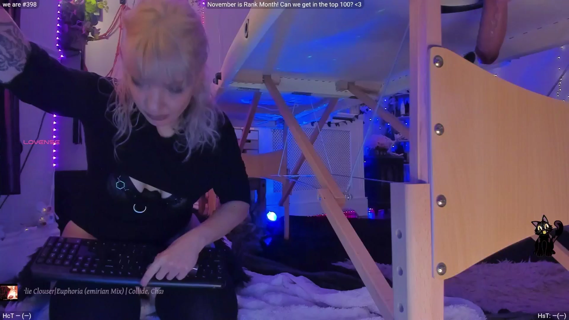 Gallery image thumbnail from LunaWolfie's myfreecams stream on, 11/13/2025, 20:53 image 16 of 20