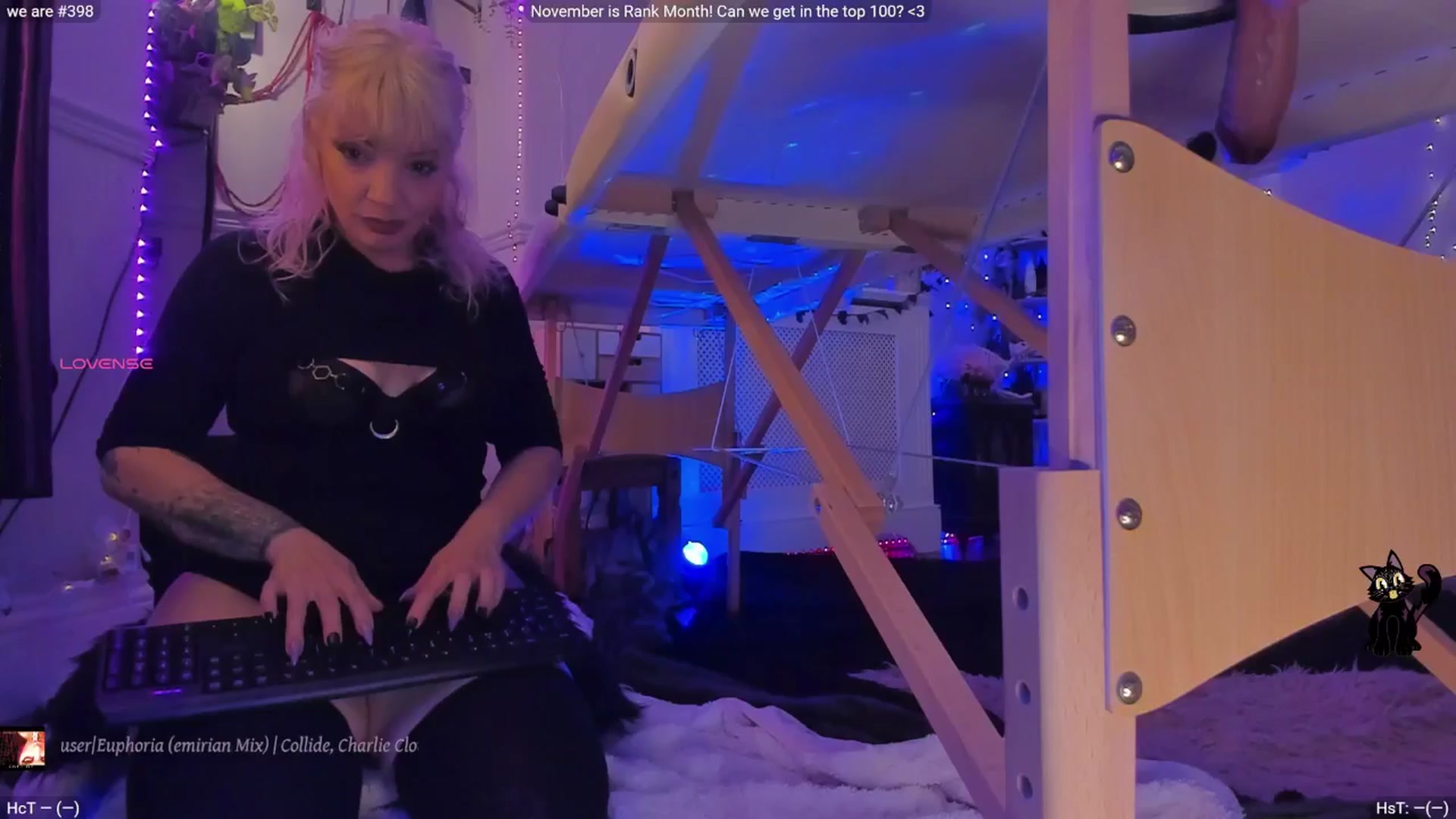 Gallery image thumbnail from LunaWolfie's myfreecams stream on, 11/13/2025, 20:53 image 18 of 20
