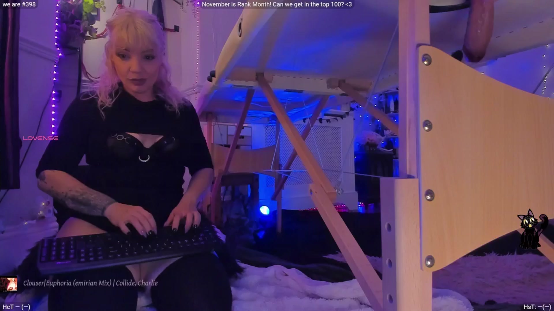 Gallery image thumbnail from LunaWolfie's myfreecams stream on, 11/13/2025, 20:53 image 17 of 20