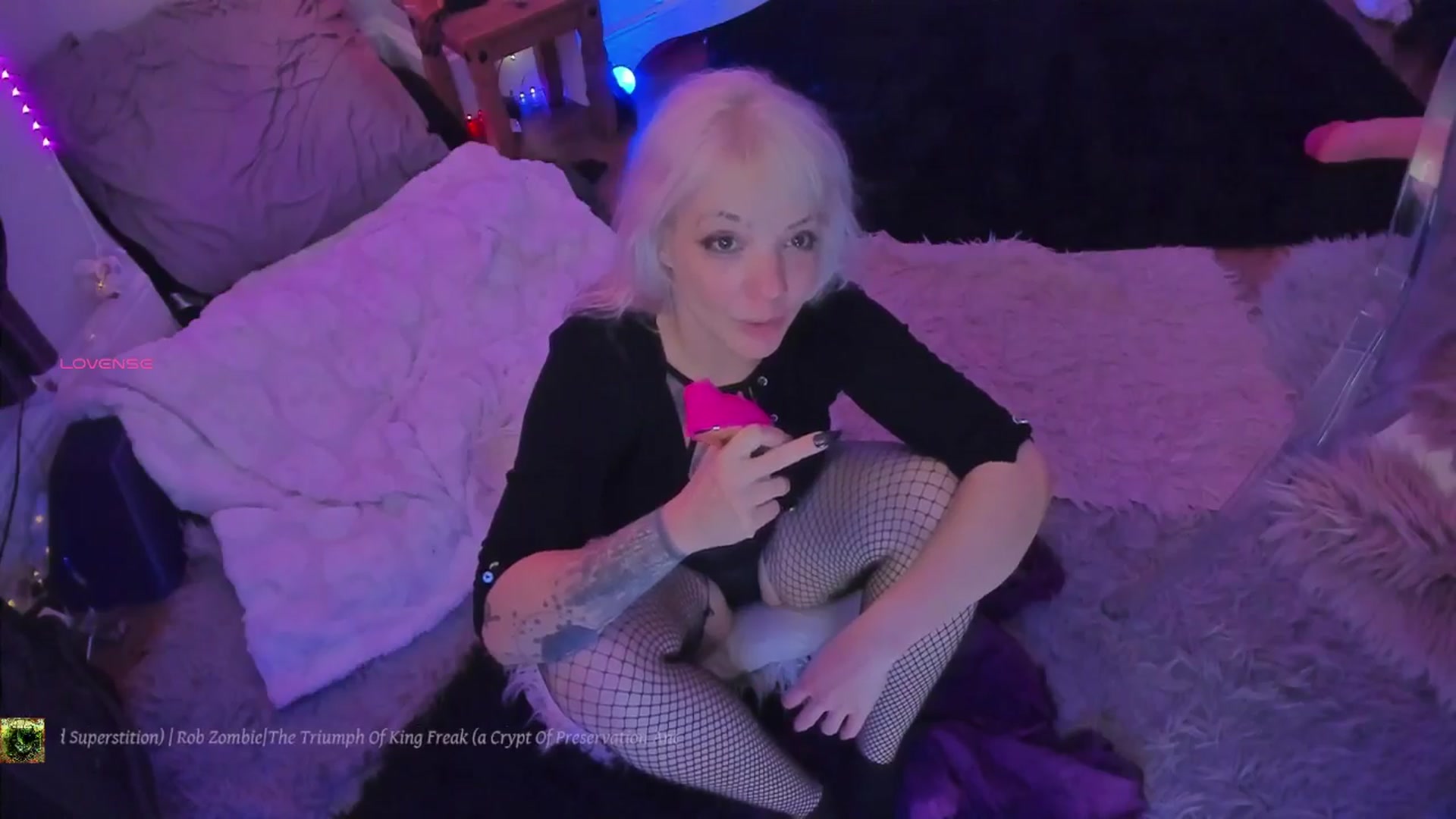 Gallery image thumbnail from LunaWolfie's myfreecams stream on, 11/17/2025, 23:38 image 19 of 20