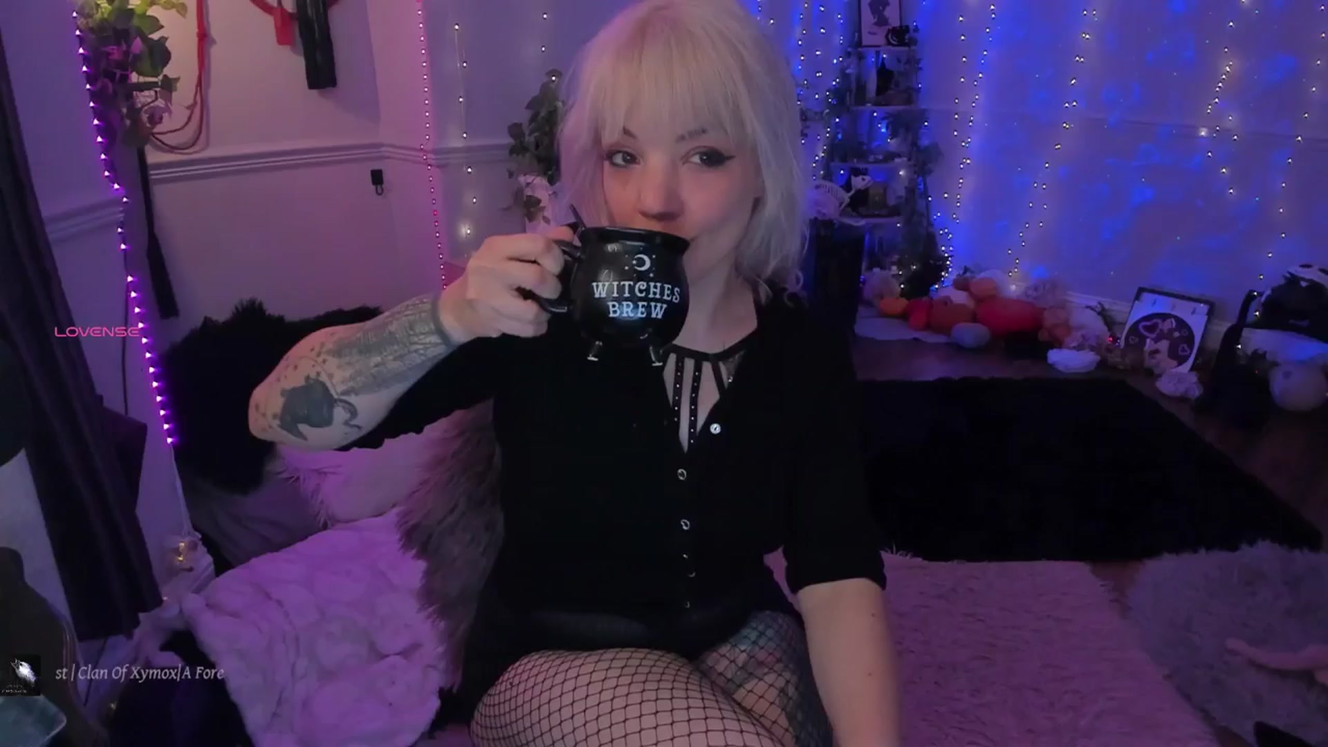 Gallery image thumbnail from LunaWolfie's myfreecams stream on, 11/17/2025, 23:38 image 4 of 20
