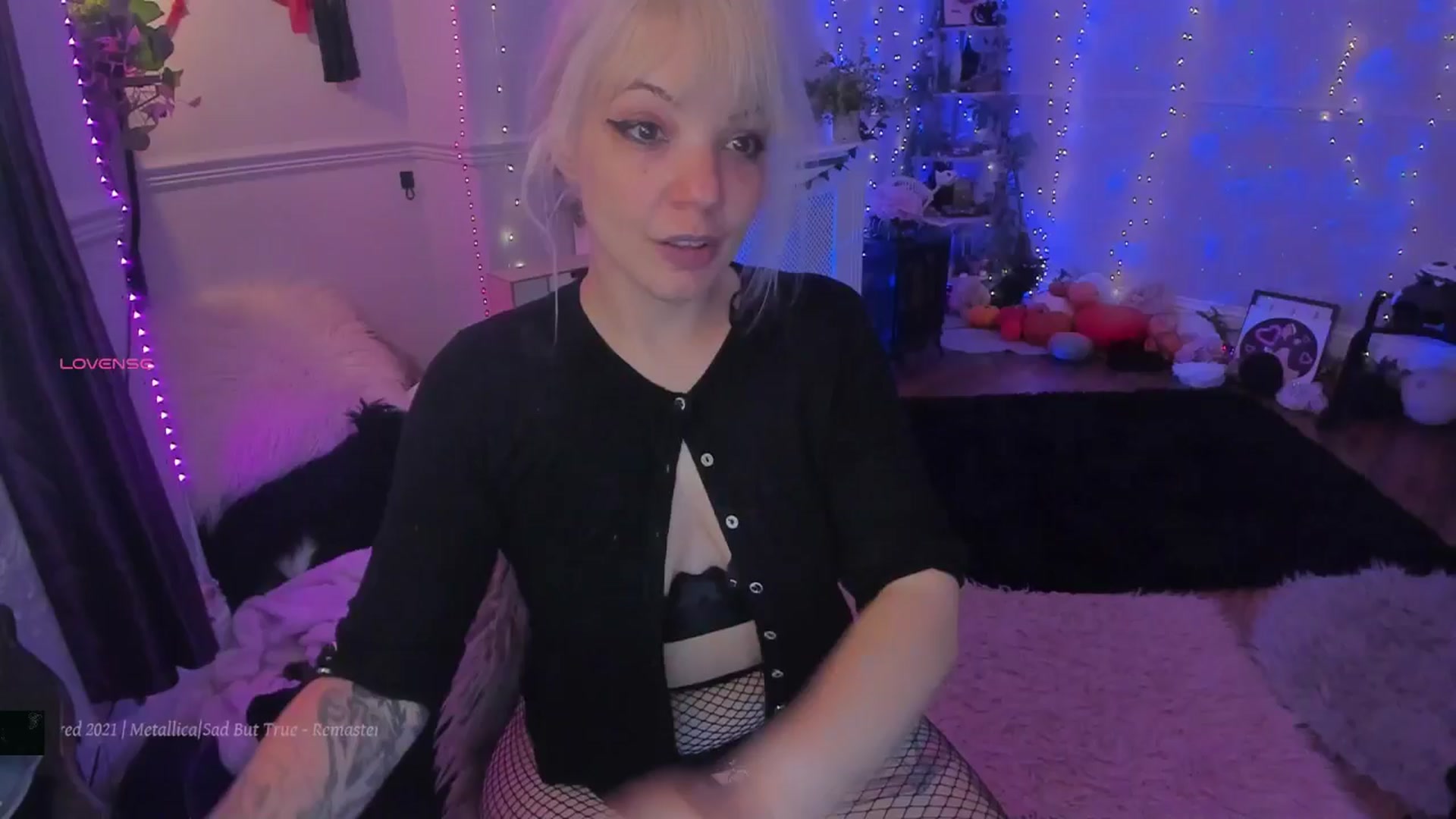 Gallery image thumbnail from LunaWolfie's myfreecams stream on, 11/19/2025, 01:09 image 1 of 20