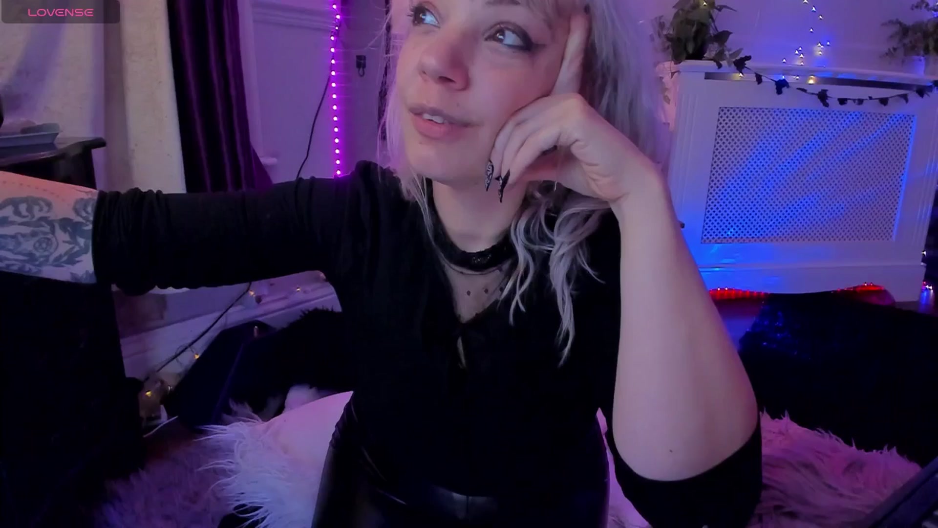 Gallery image thumbnail from LunaWolfie's myfreecams stream on, 11/20/2025, 21:54 image 10 of 20