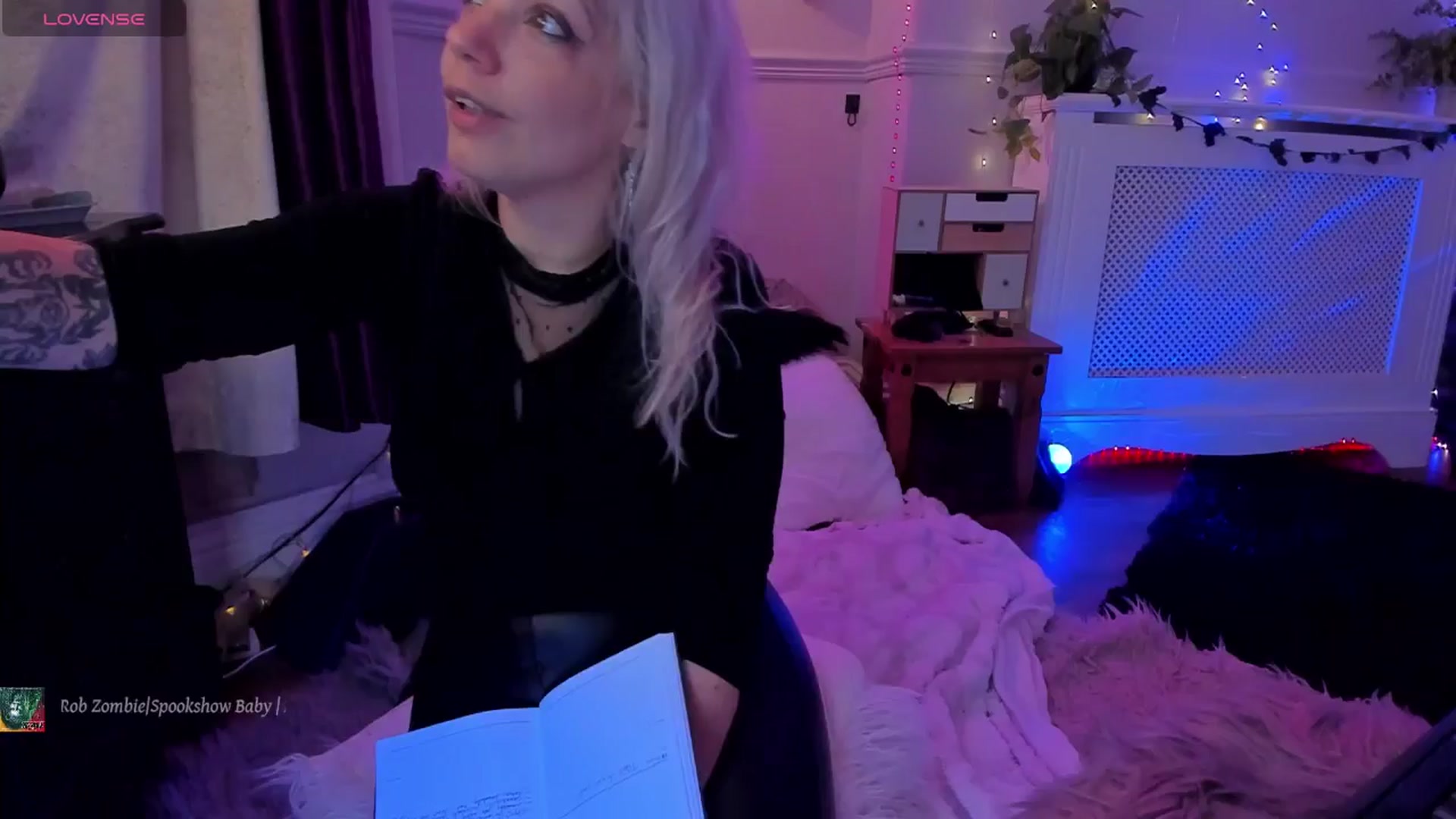 Gallery image thumbnail from LunaWolfie's myfreecams stream on, 11/20/2025, 21:54 image 11 of 20