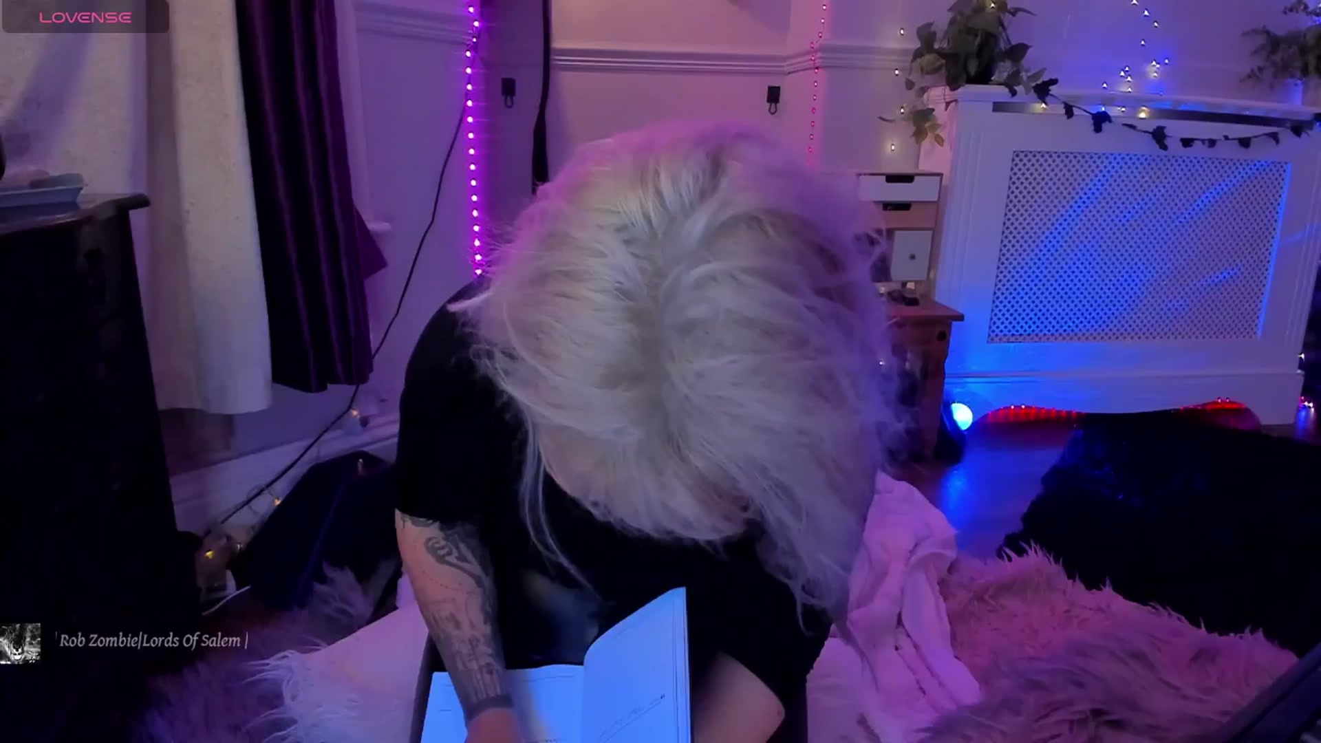 Gallery image thumbnail from LunaWolfie's myfreecams stream on, 11/20/2025, 21:54 image 12 of 20