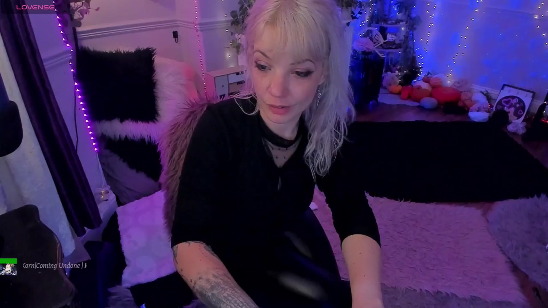 Gallery image thumbnail from LunaWolfie's myfreecams stream on, 11/21/2025, 24:09 image 3 of 20