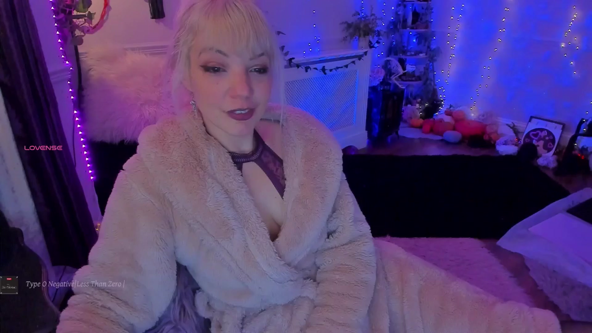 Gallery image thumbnail from LunaWolfie's myfreecams stream on, 11/22/2025, 20:22 image 13 of 20